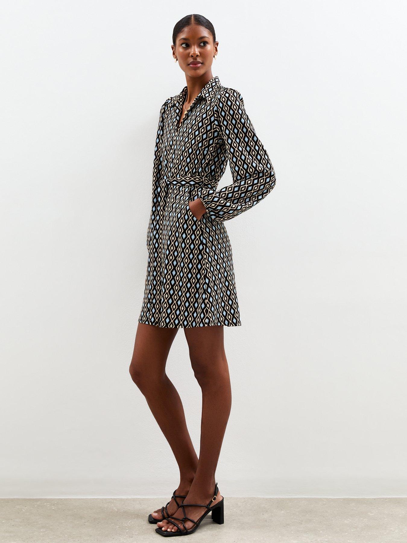 New Look Crinkle Texture Graphic Print Mini Shirt Dress - Black