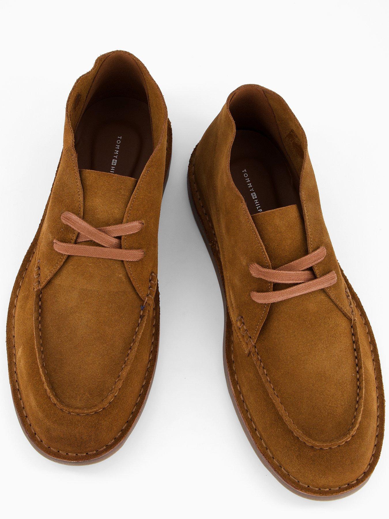 tommy-hilfiger-stitchdown-suede-chukka-boots-brownoutfit