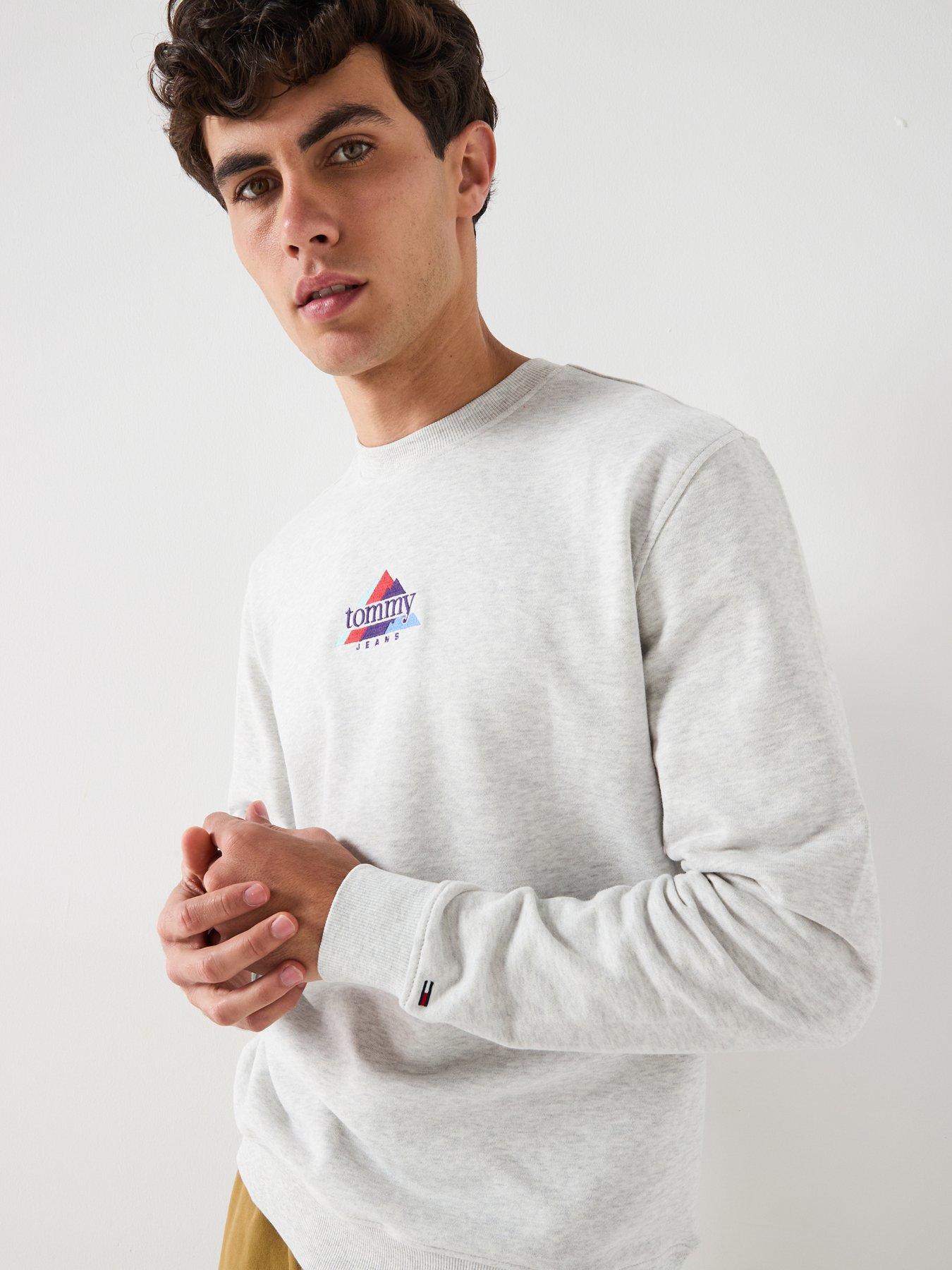 tommy-jeans-regular-fit-dna-play-crew-sweat-light-grey