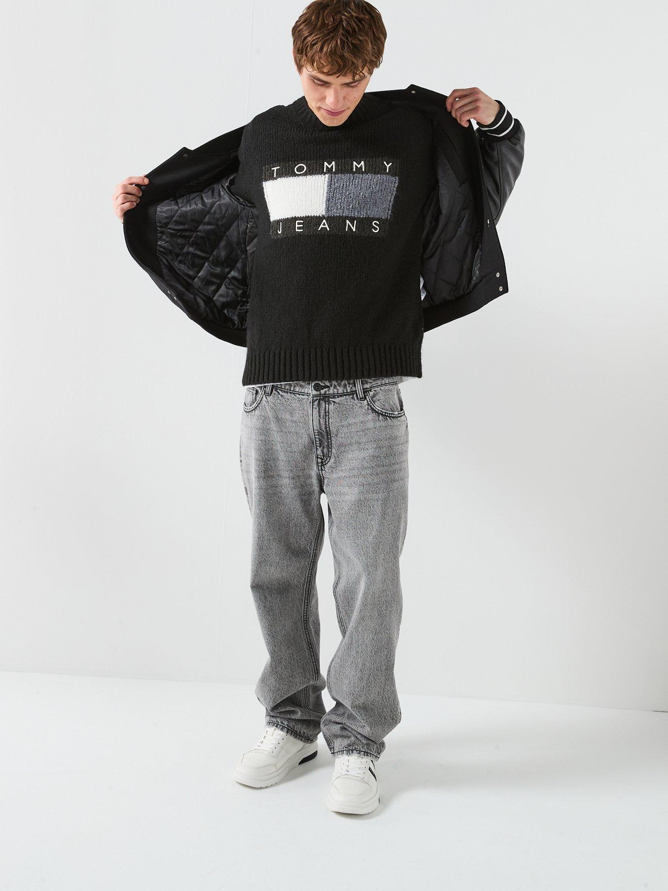 tommy-jeans-flag-bearer-knitted-jumper-blackdetail