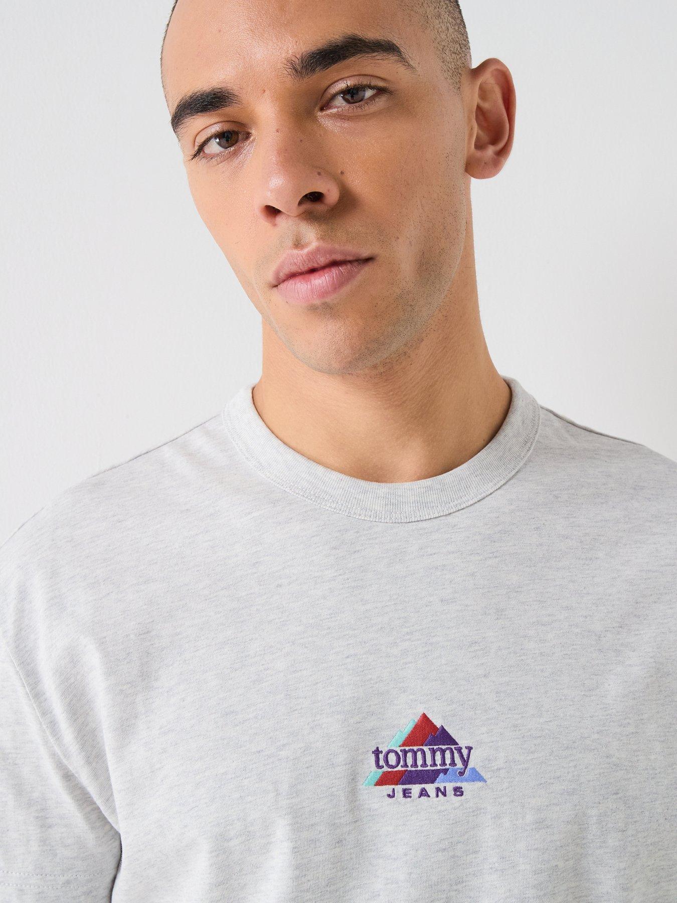 tommy-jeans-regular-fit-peaks-t-shirt-light-greyoutfit