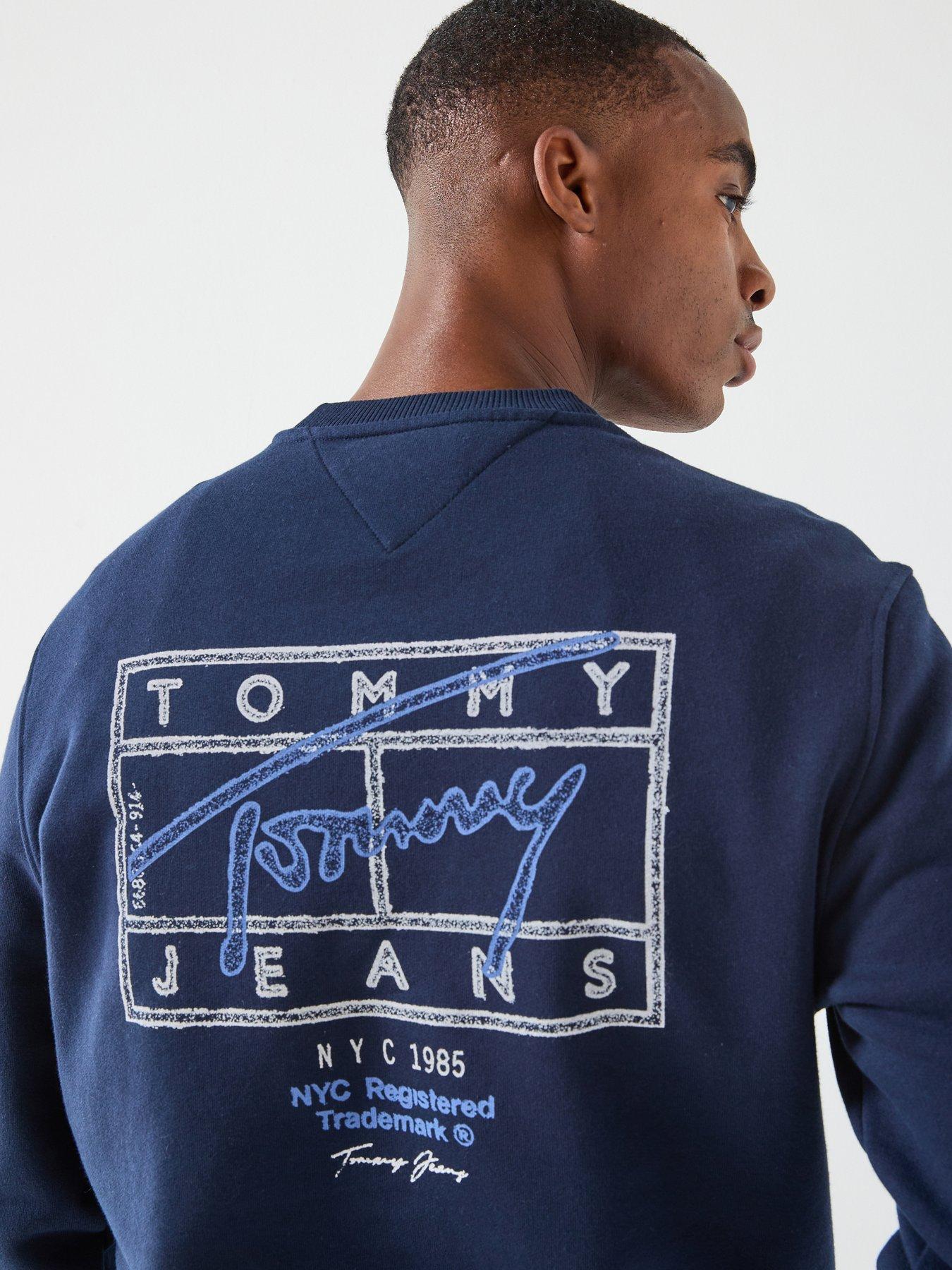 tommy-jeans-entry-dna-play-crew-sweatshirt-navyoutfit