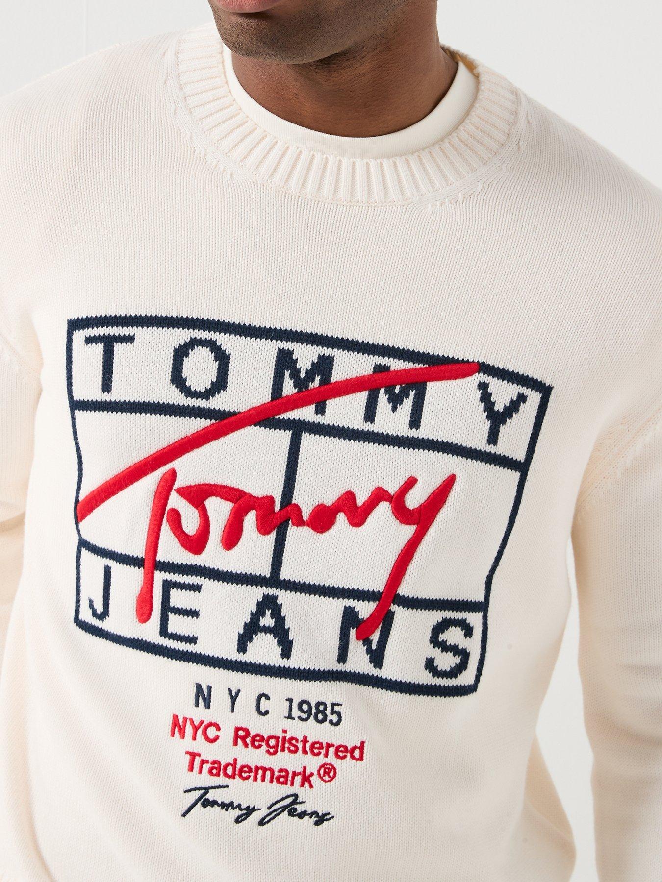 tommy-jeans-regular-fit-signature-knitted-jumper-whiteoutfit