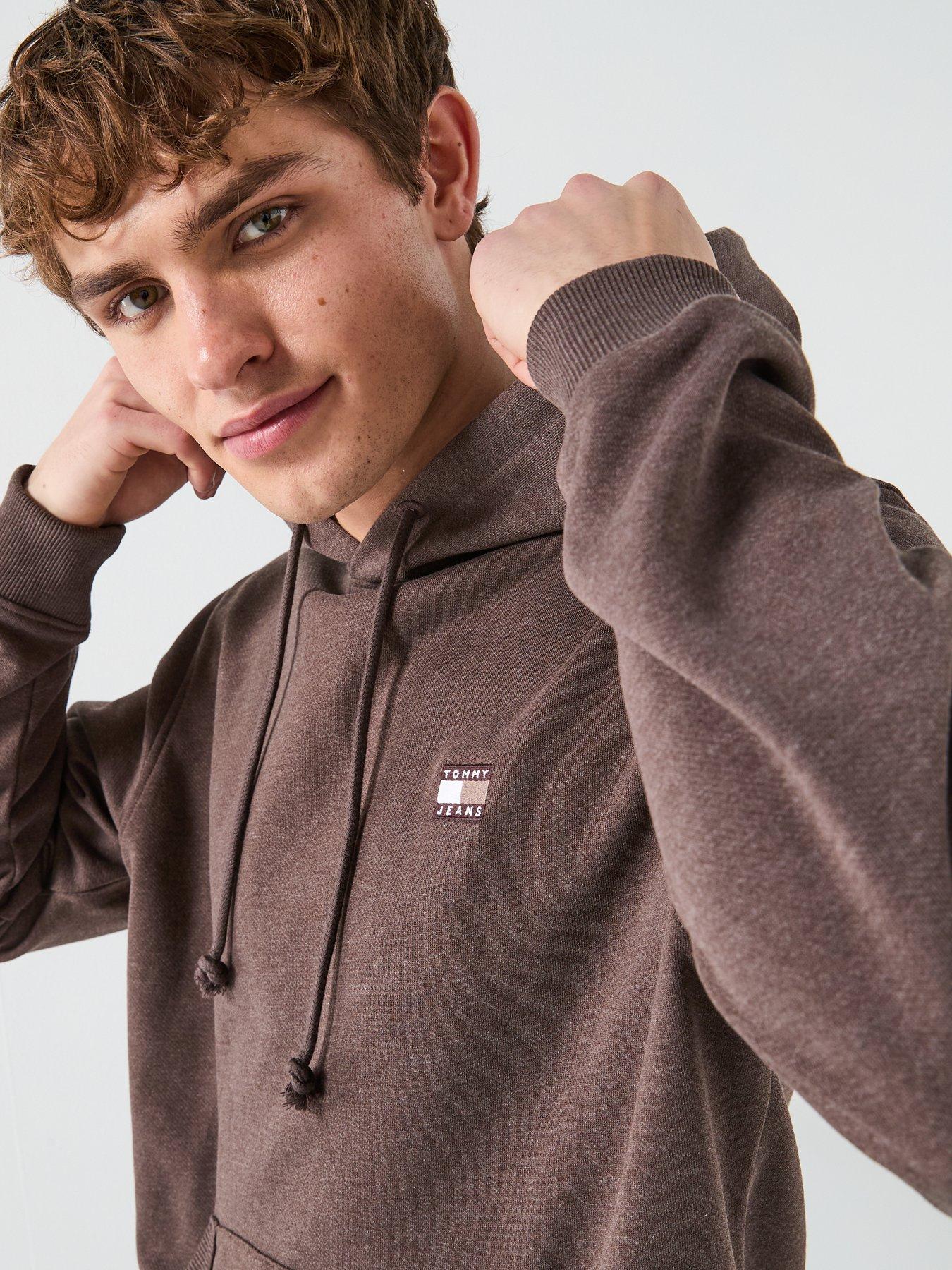 tommy-jeans-regular-fit-badge-pullover-hoodie-browndetail