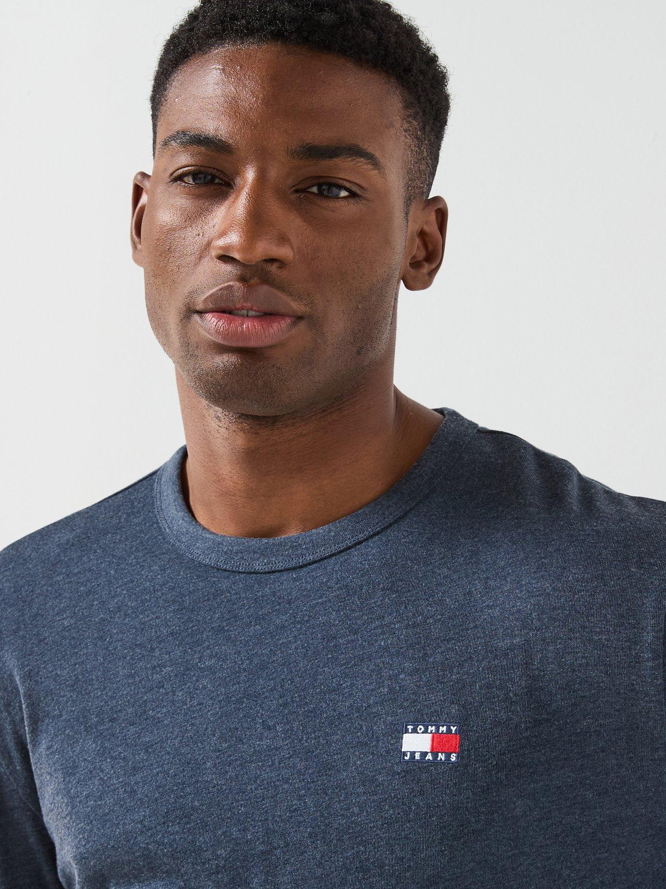 tommy-jeans-regular-fit-badge-long-sleeve-t-shirt-navyoutfit
