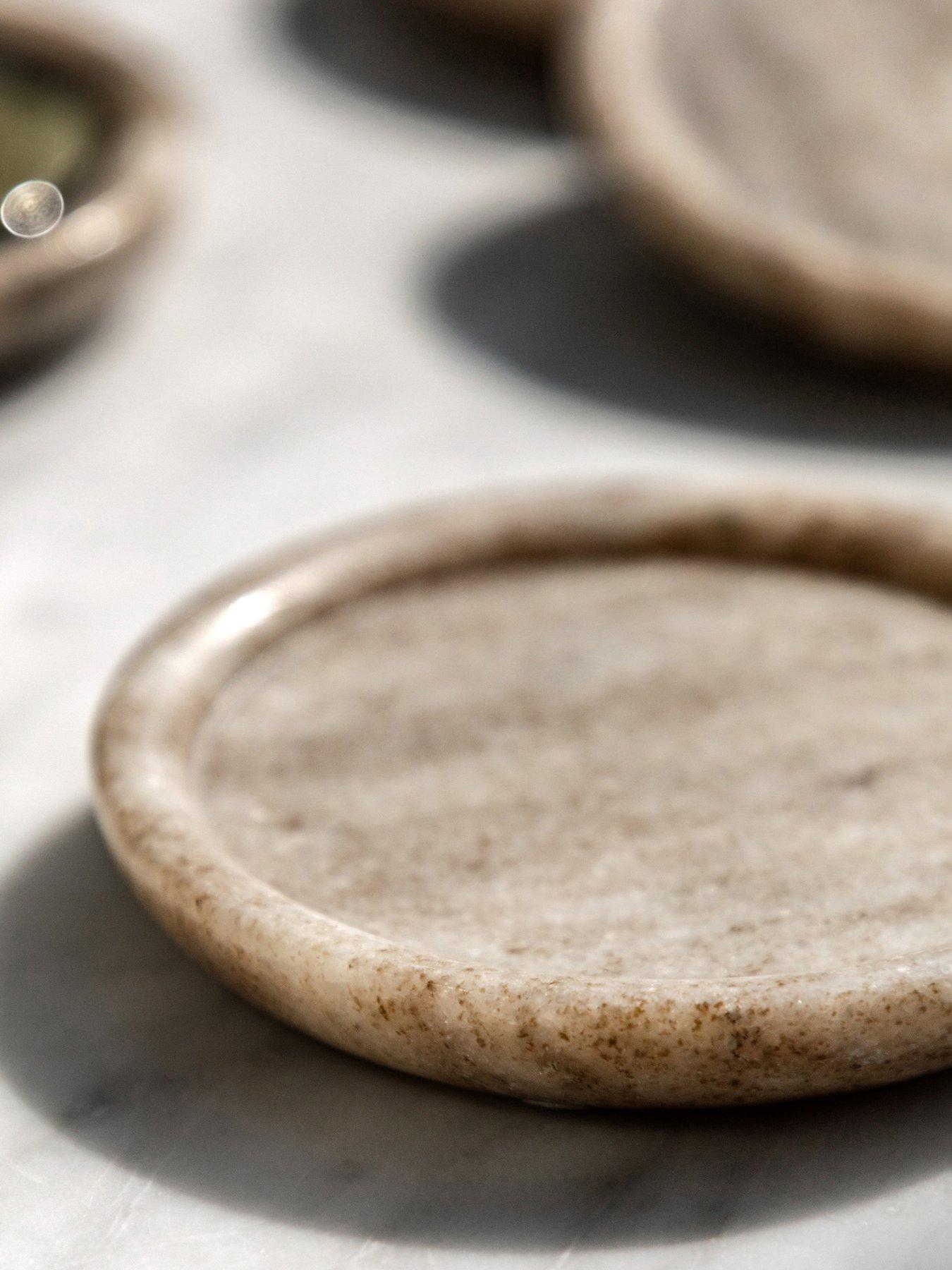 gallery-direct-beige-marble-rounded-coasters-set4outfit