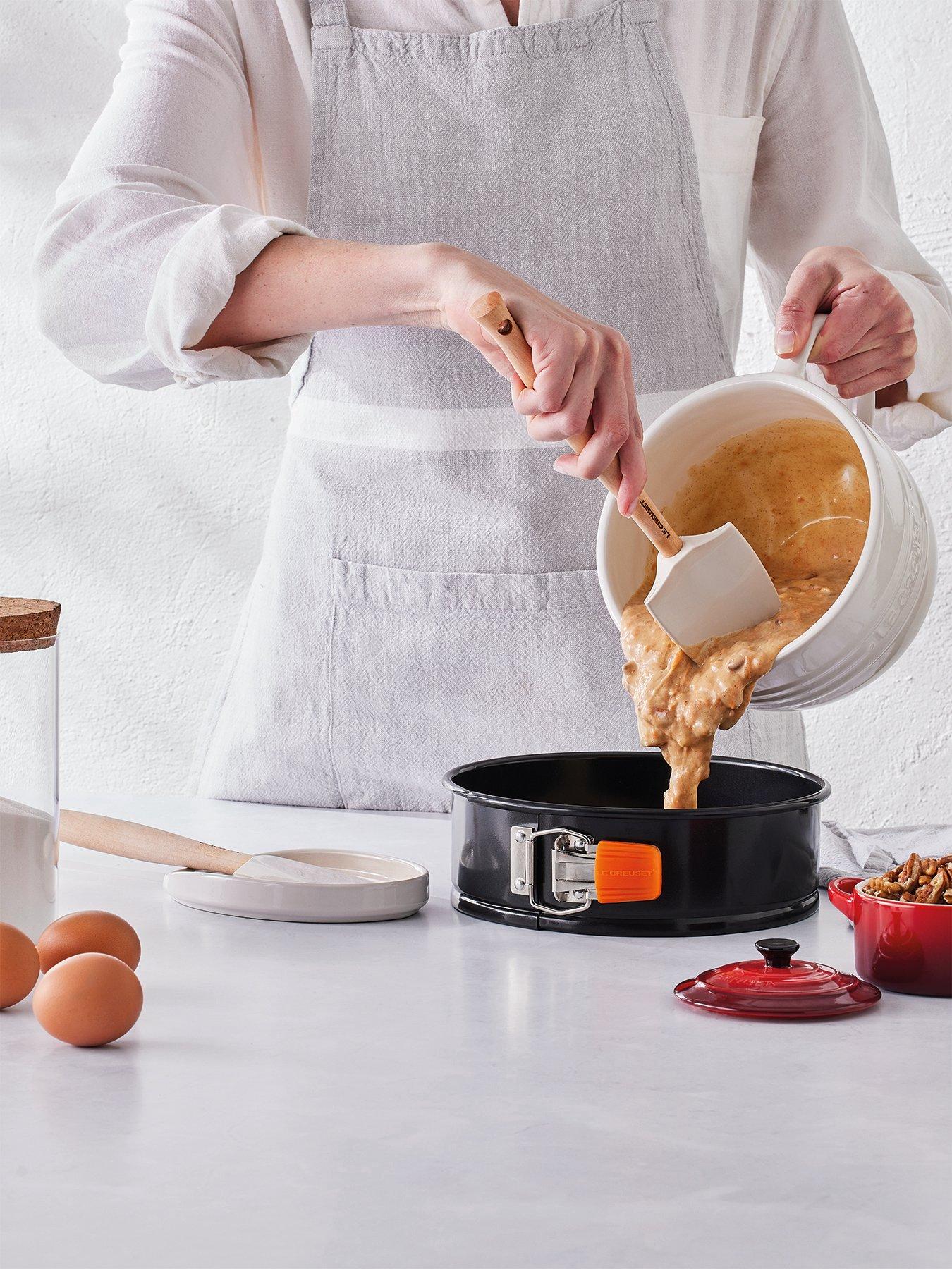 le-creuset-oval-spoon-restfront