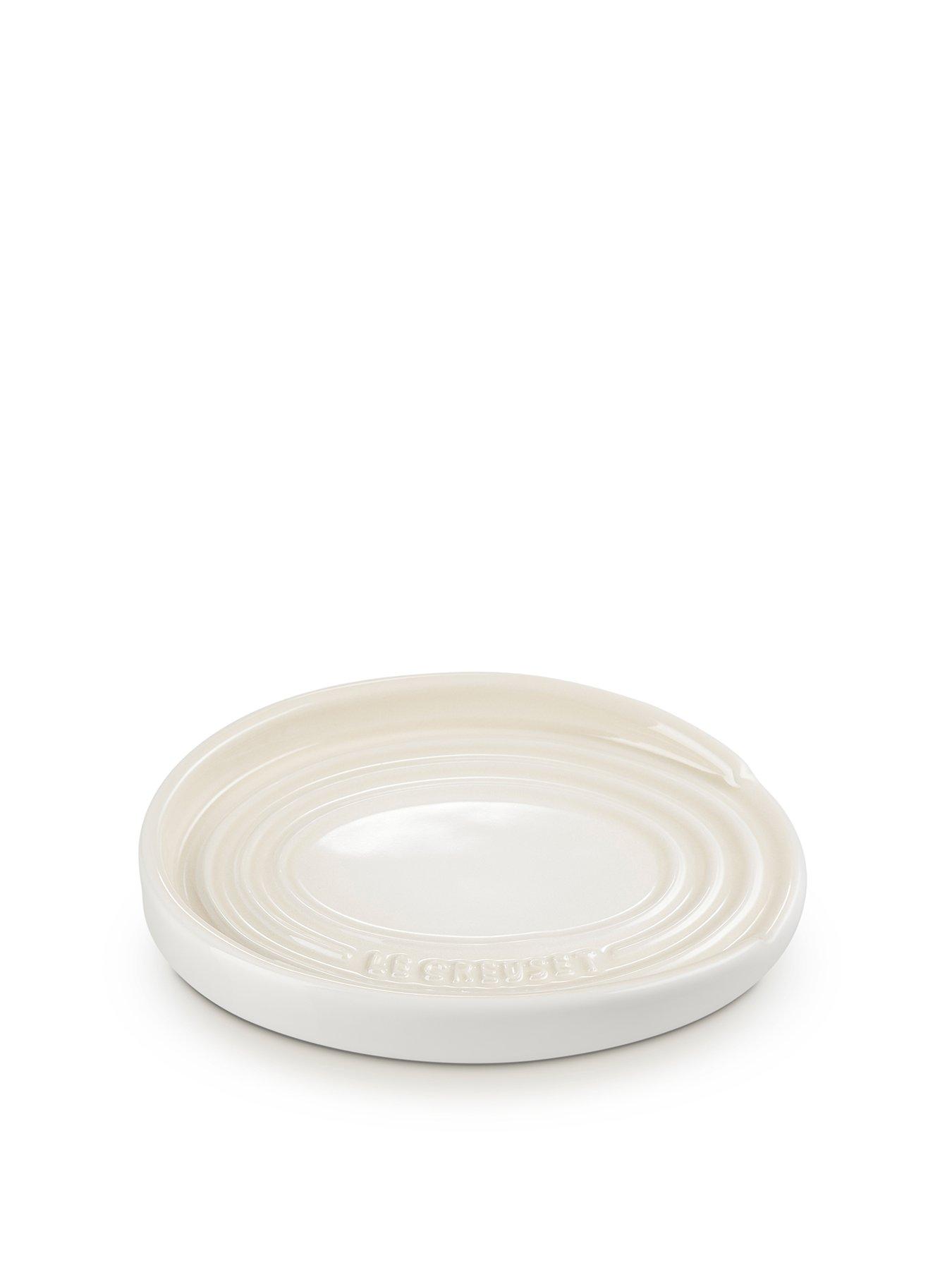 le-creuset-oval-spoon-reststillFront