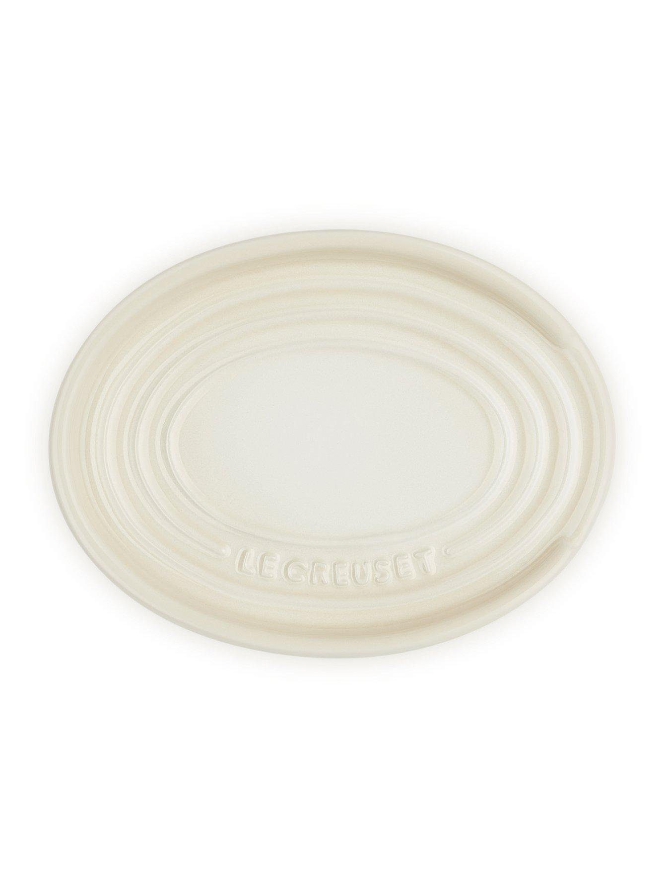 le-creuset-oval-spoon-restdetail