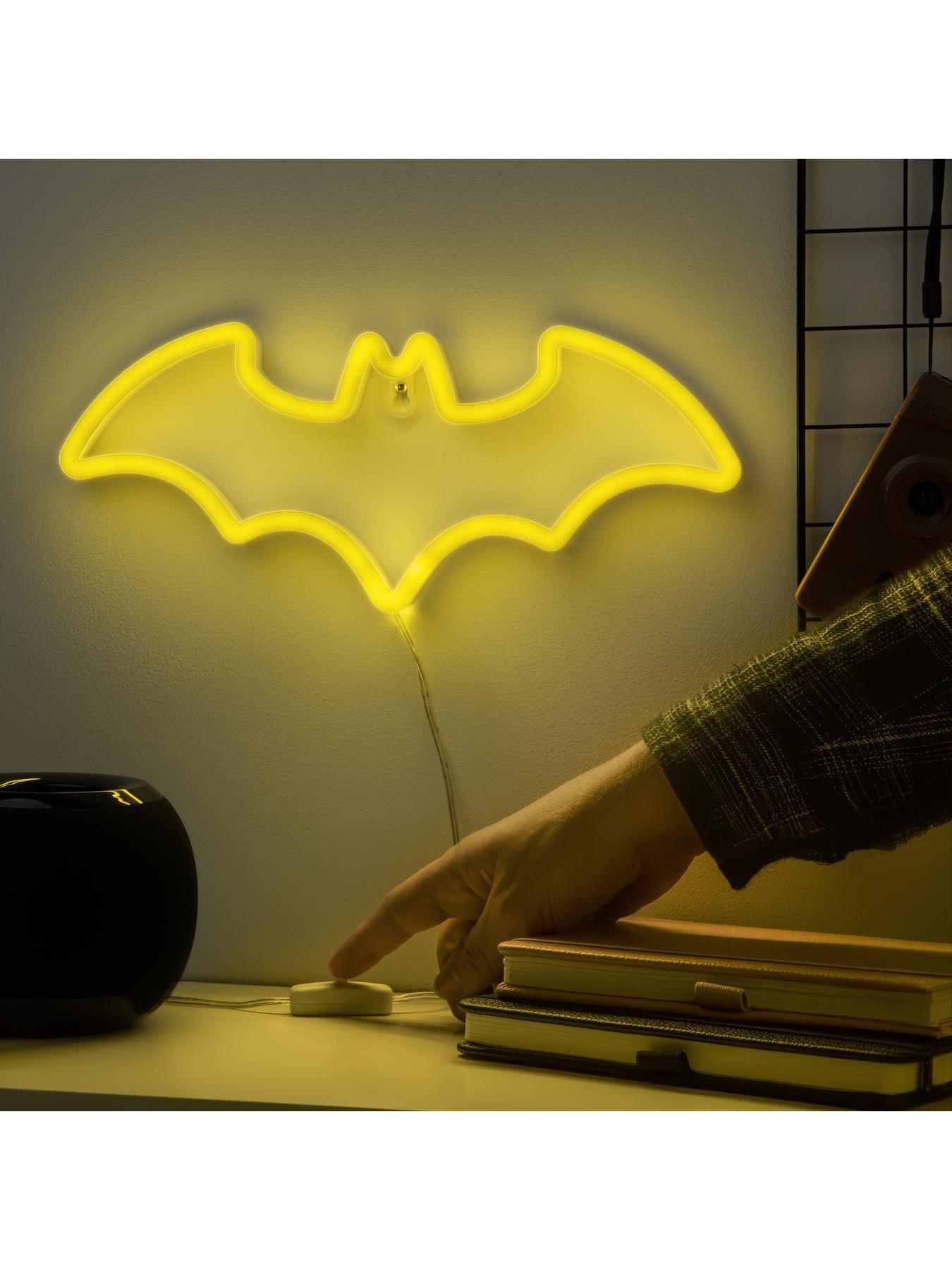 batman-wall-mountable-led-neon-lightoutfit