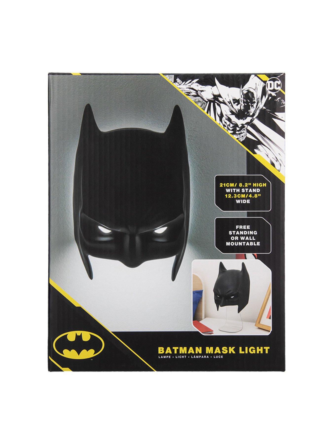 batman-batman-mask-lightdetail