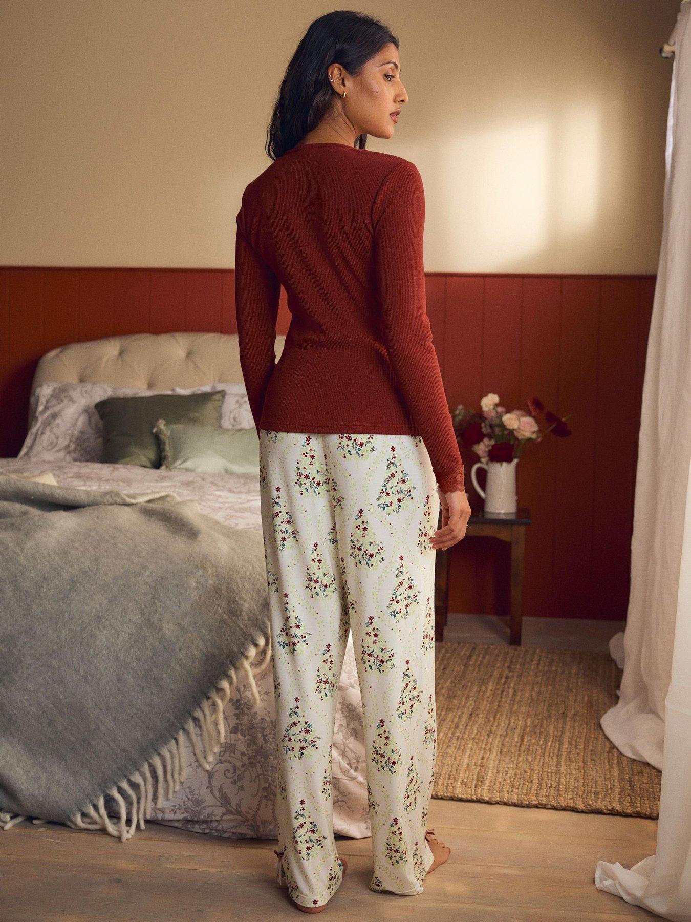 laura-ashley-christmas-tree-pjs-blackstillFront
