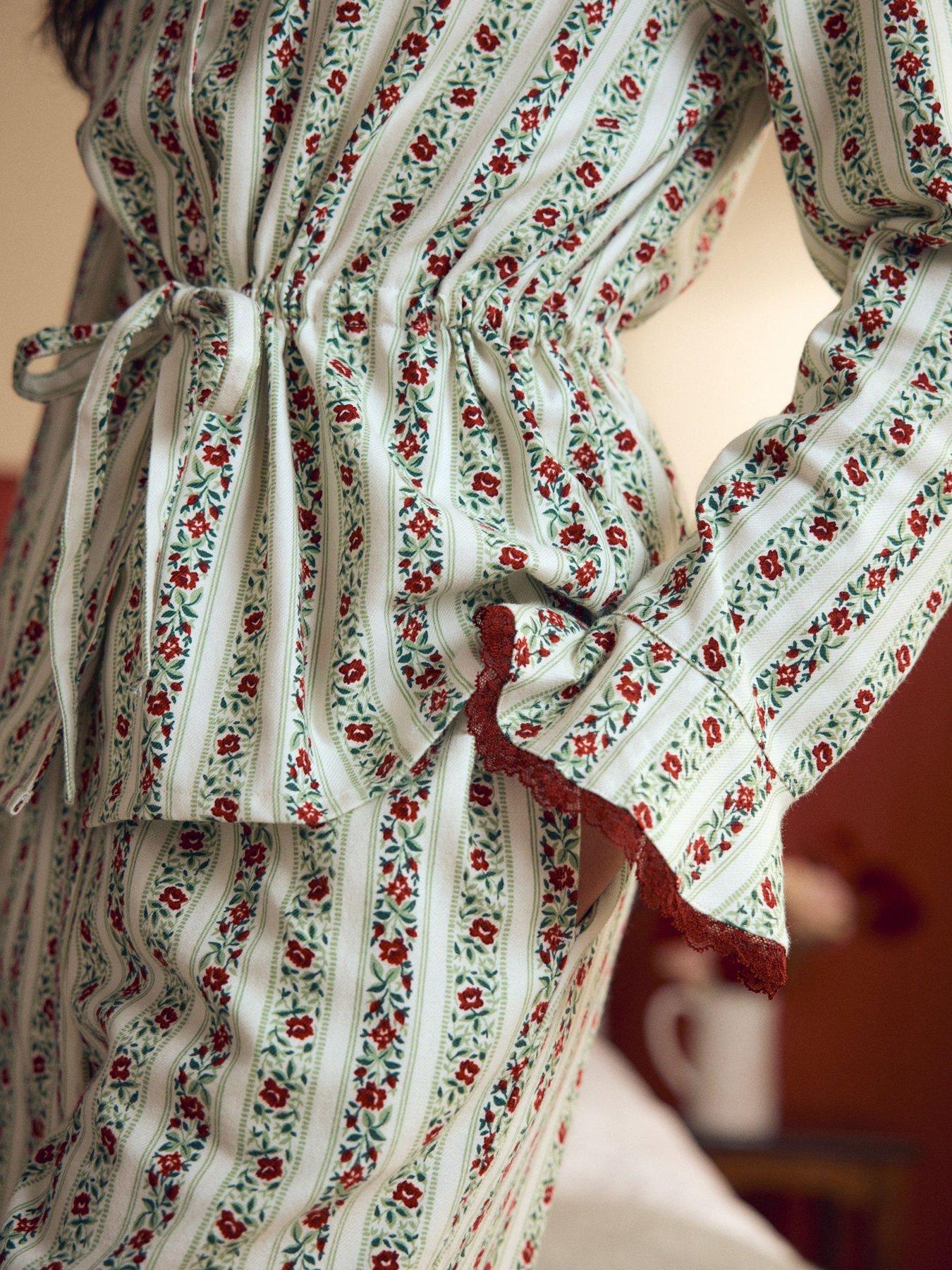 laura-ashley-christmas-rose-button-through-pyjamas-multioutfit