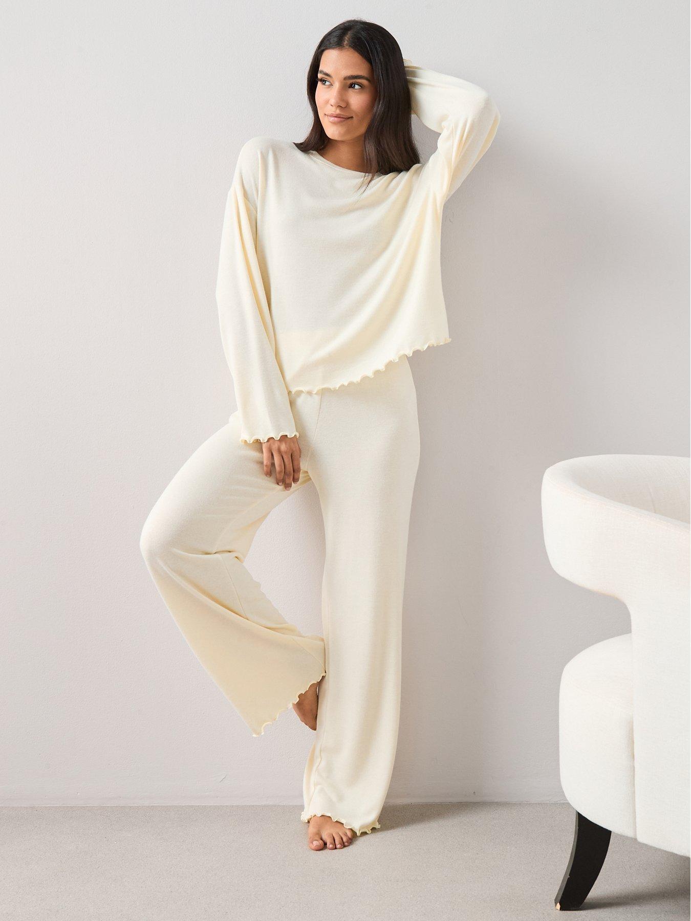 the-very-collection-long-sleeve-soft-touch-frill-hem-pyjama-set-lemonback