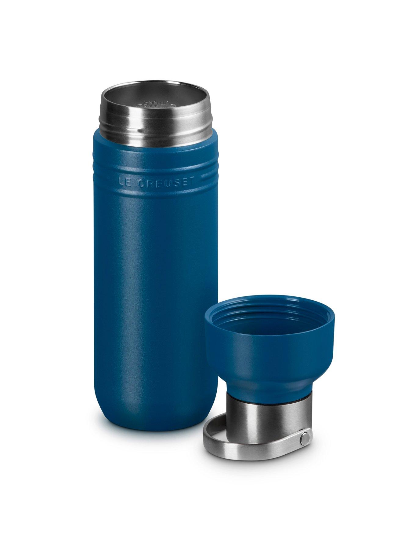 le-creuset-le-creuset-on-the-go-bottle-500ml-deep-tealoutfit