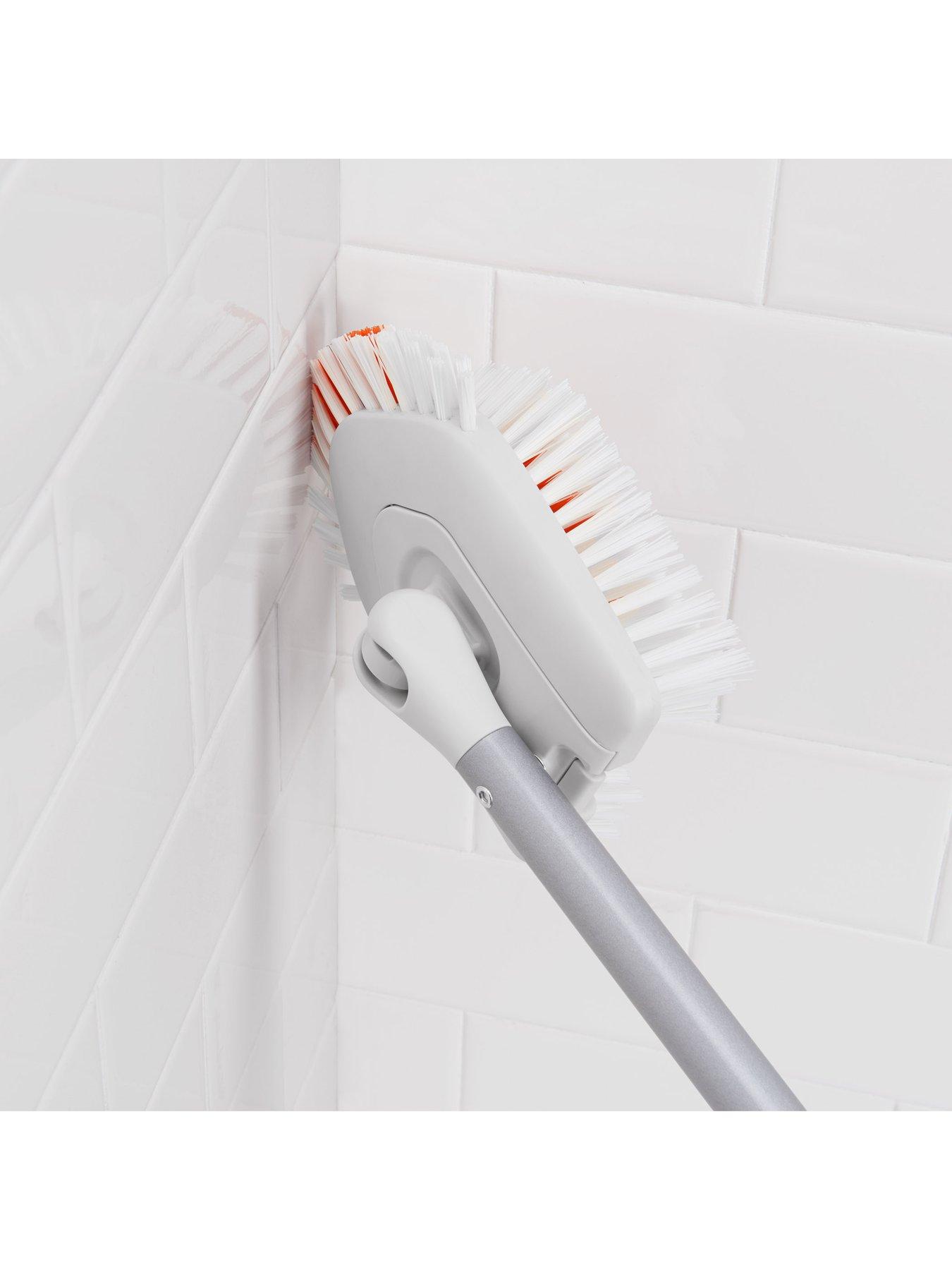 oxo-extendable-tub-amp-tile-brushdetail