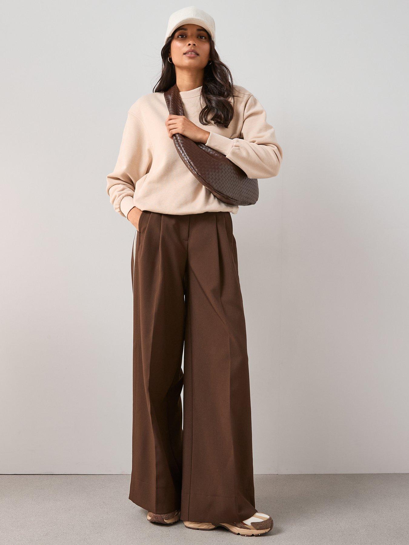 the-very-collection-bubble-hem-sweater-beigeback