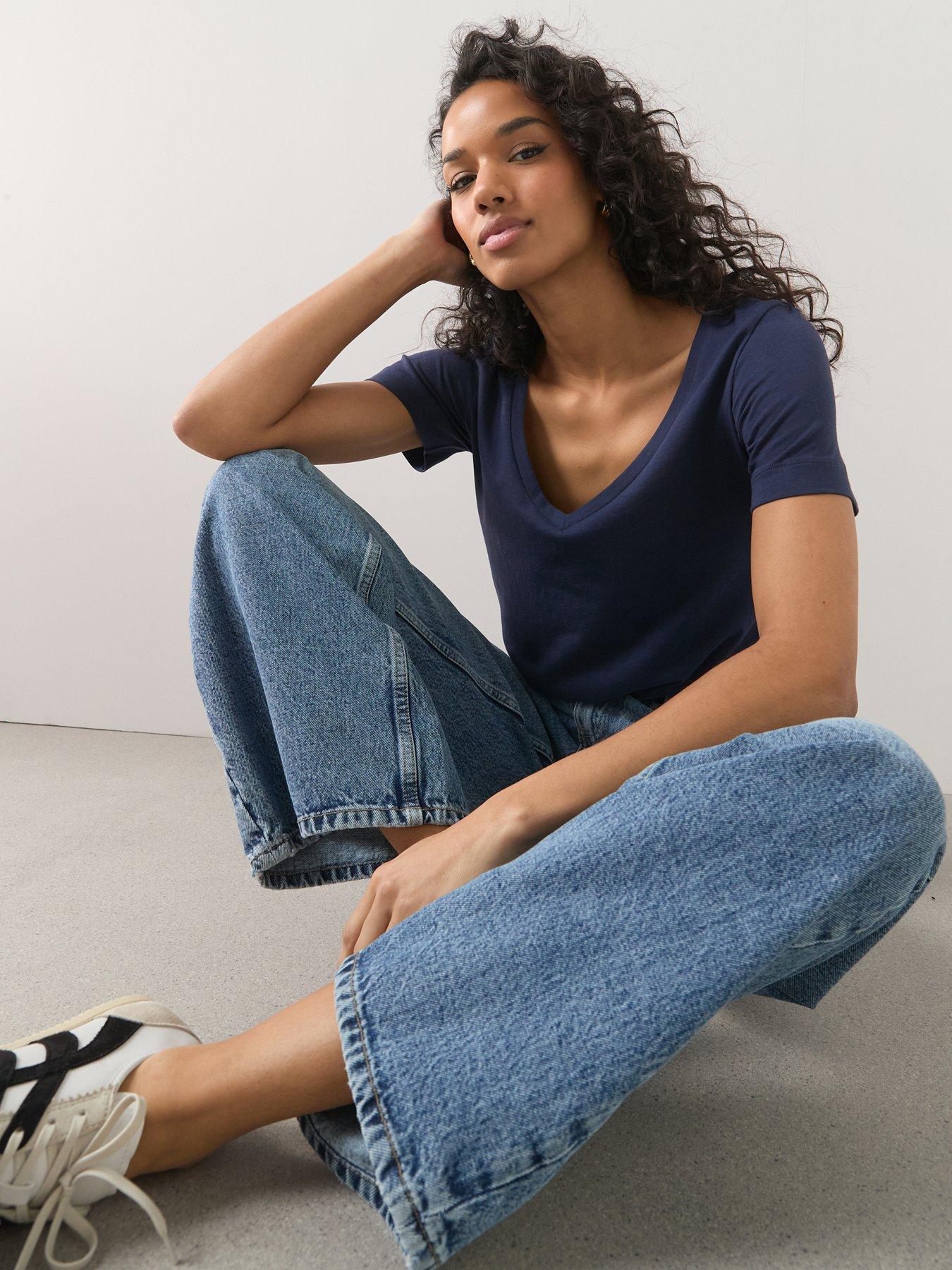 the-very-collection-v-neck-t-shirt-navydetail