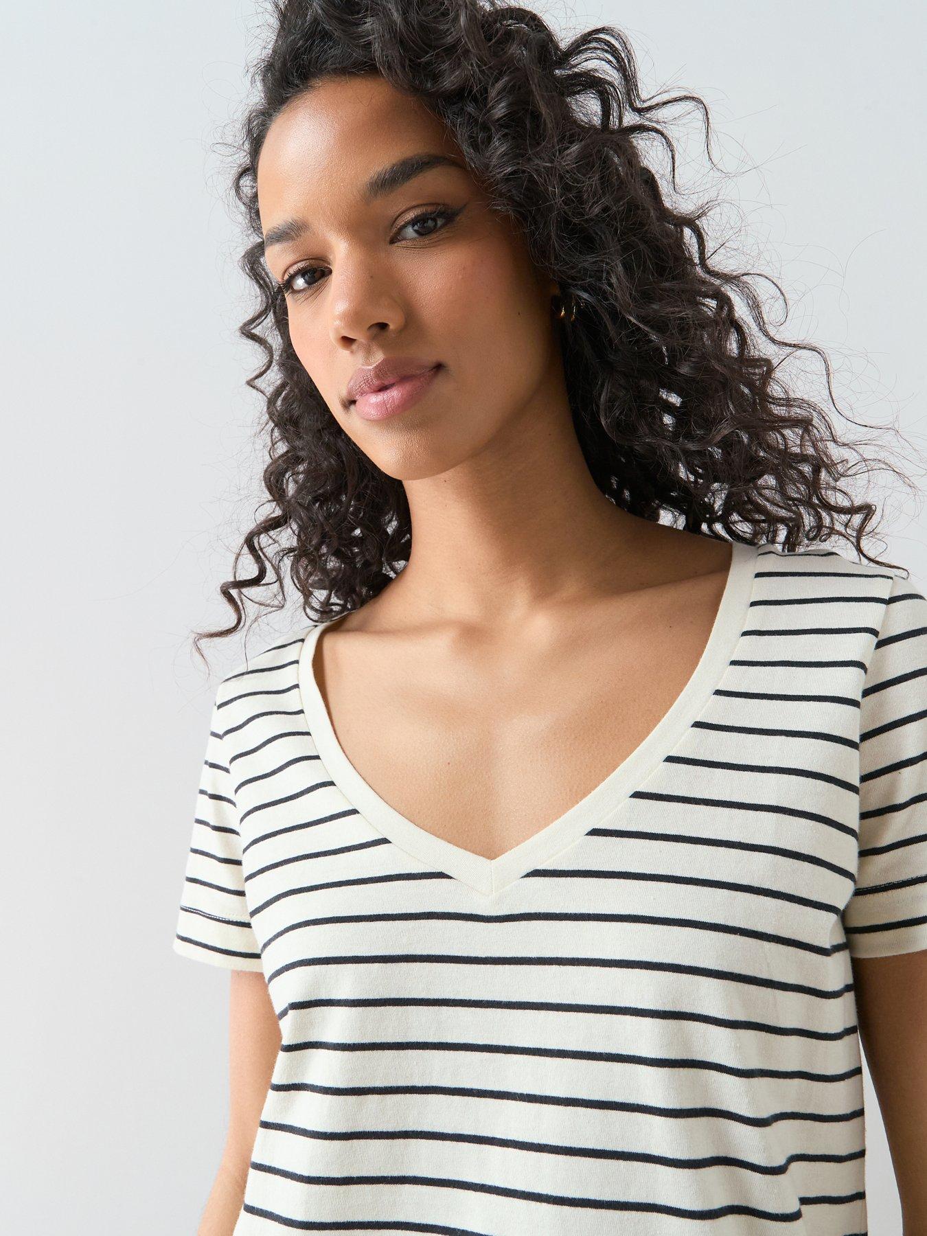 the-very-collection-stripe-v-neck-t-shirt-multioutfit