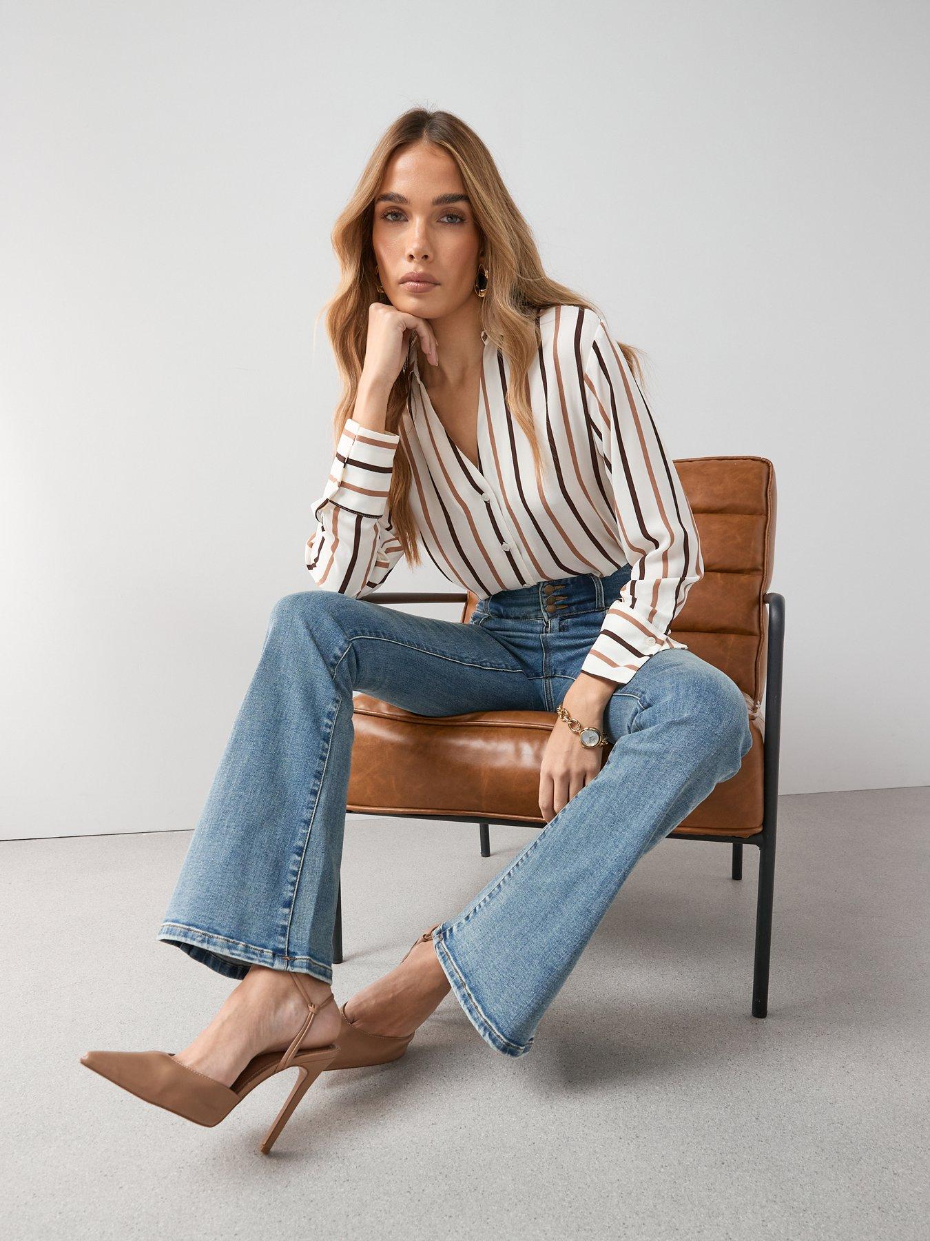 the-very-collection-triple-button-flare-shaping-jeans-mid-washdetail