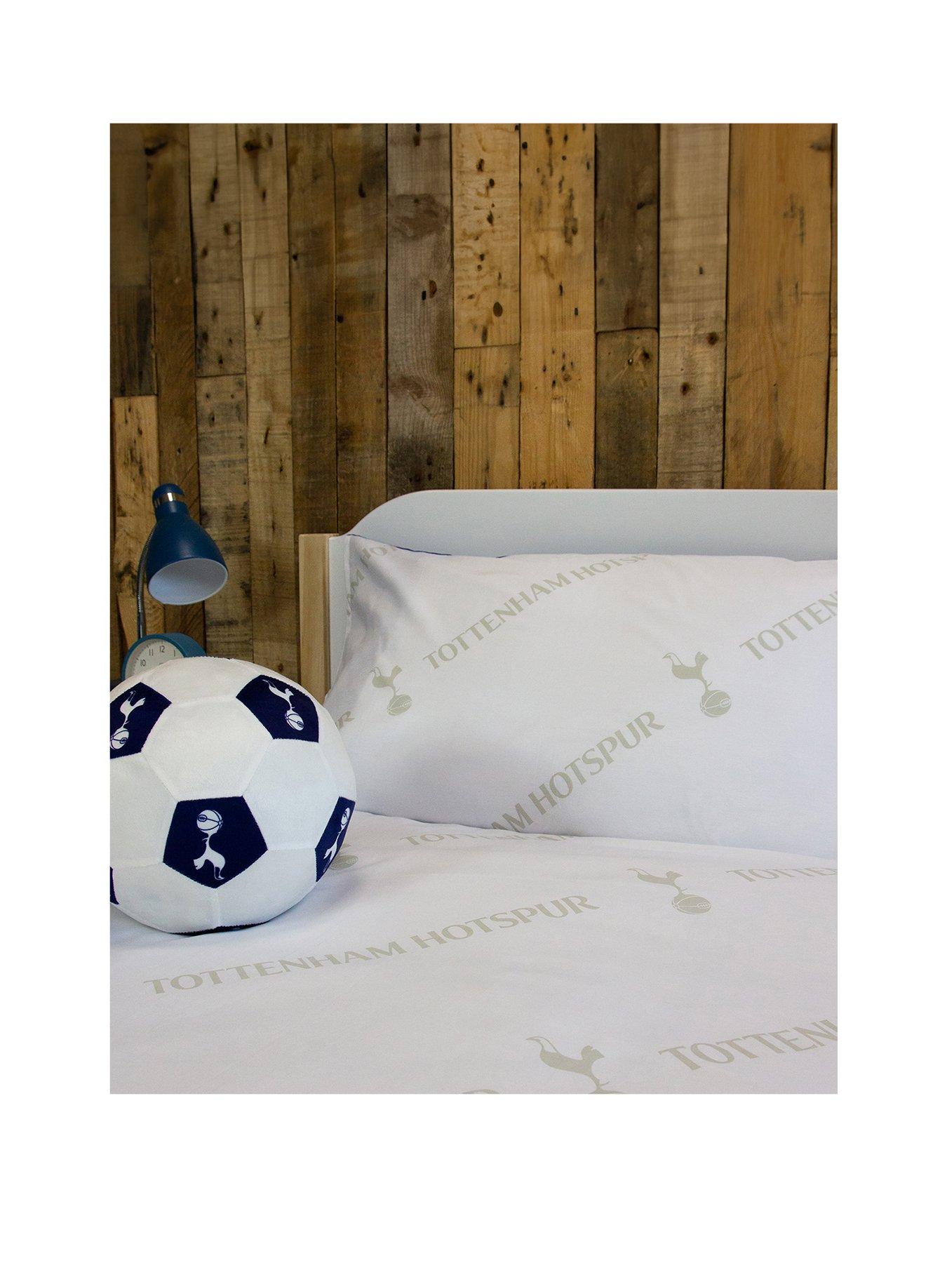 tottenham-hotspur-fc-tottenham-3d-ball-cushionstillFront