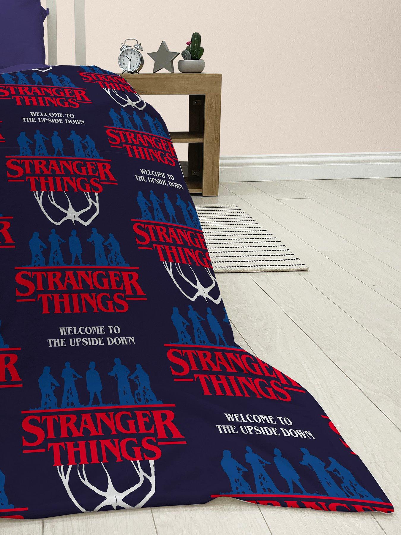 Stranger Things Stranger Things Flames Fleece Blanket