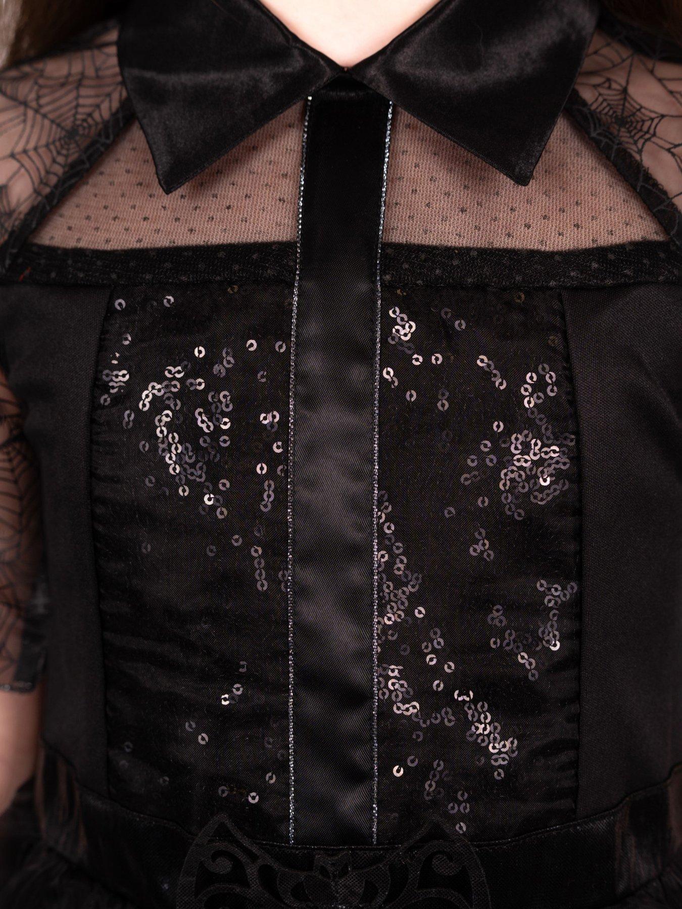 gothic-girl-costumedetail