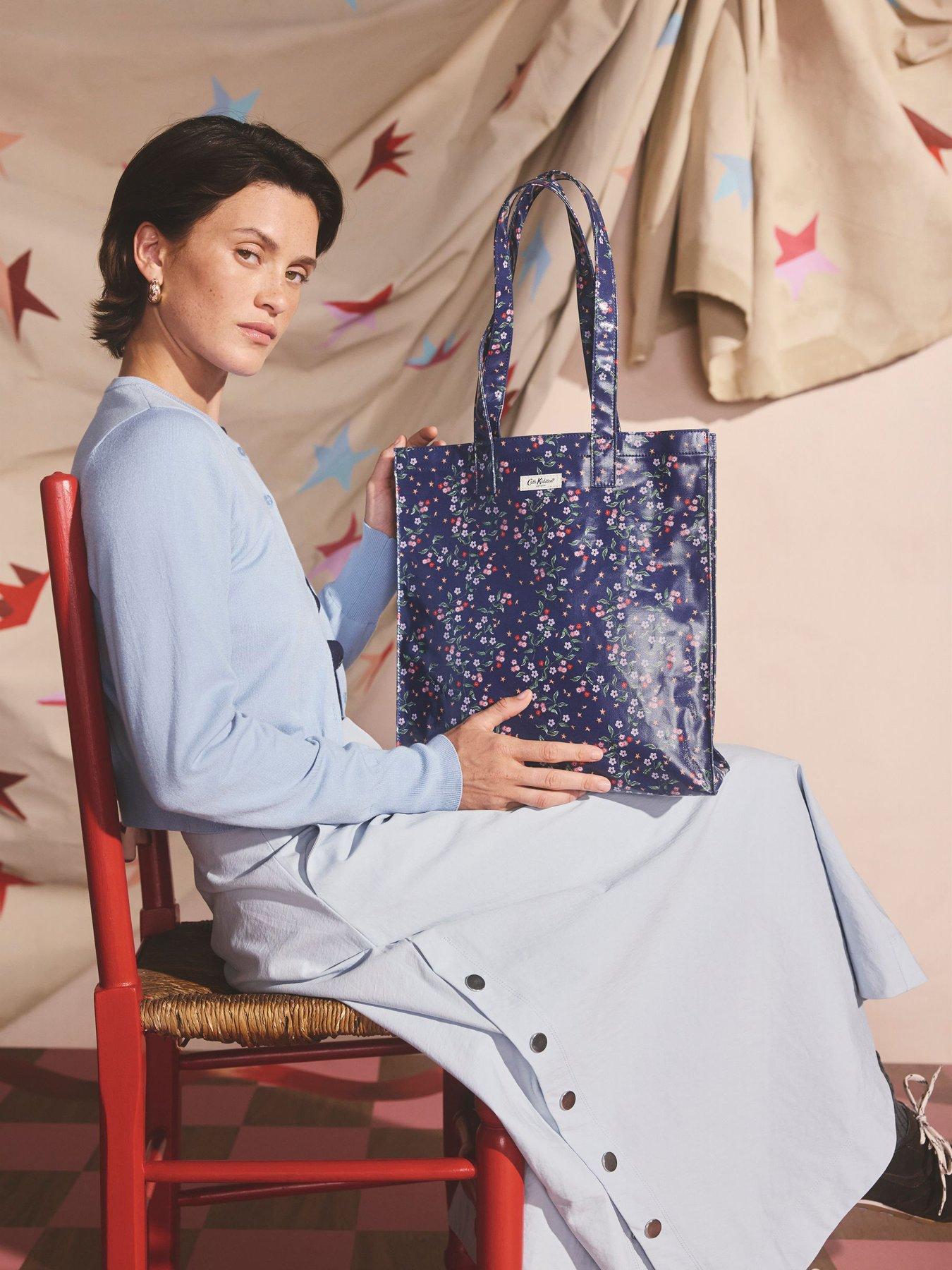 cath-kidston-lrg-bb-nvy-star-spri-navystillFront