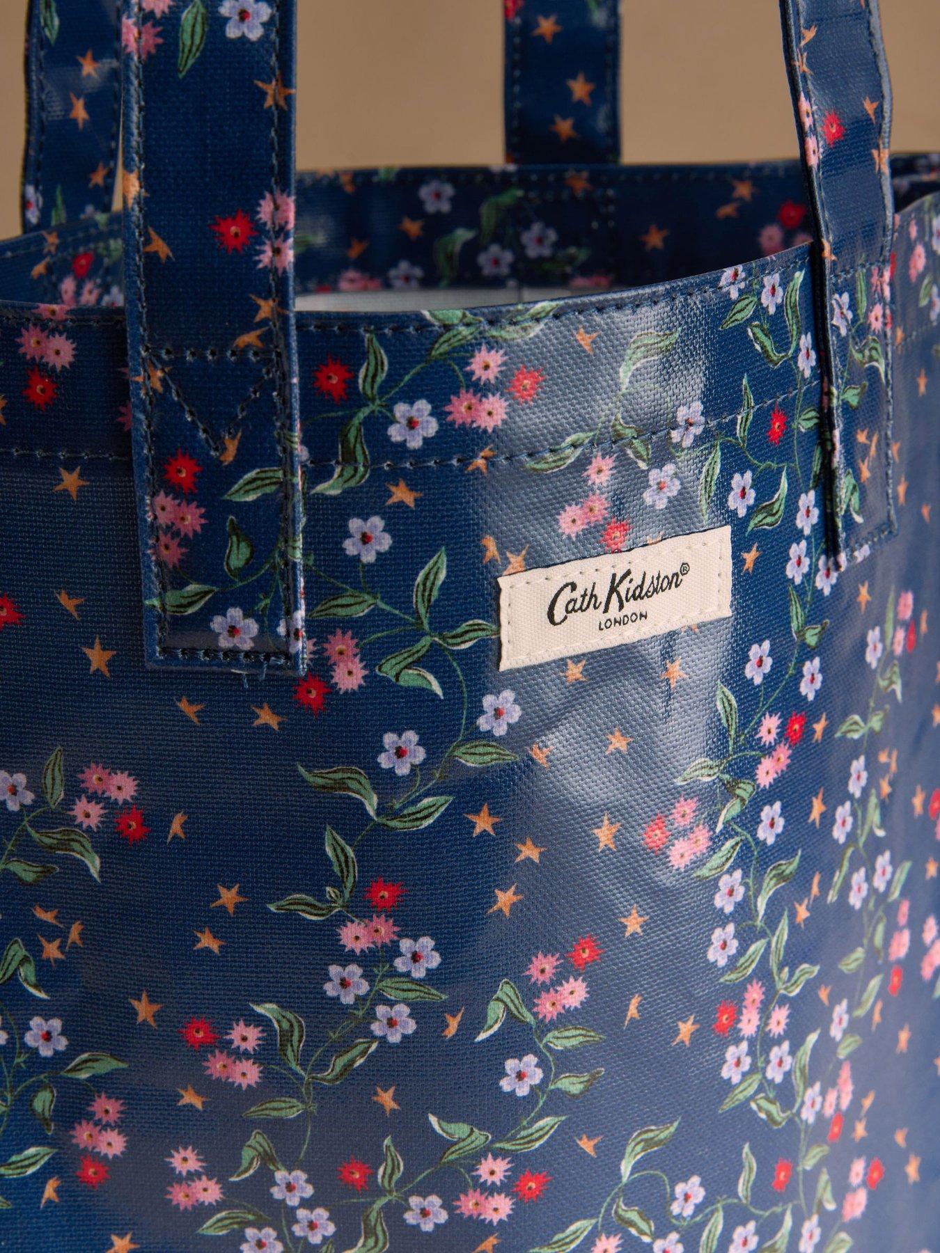 cath-kidston-lrg-bb-nvy-star-spri-navyoutfit