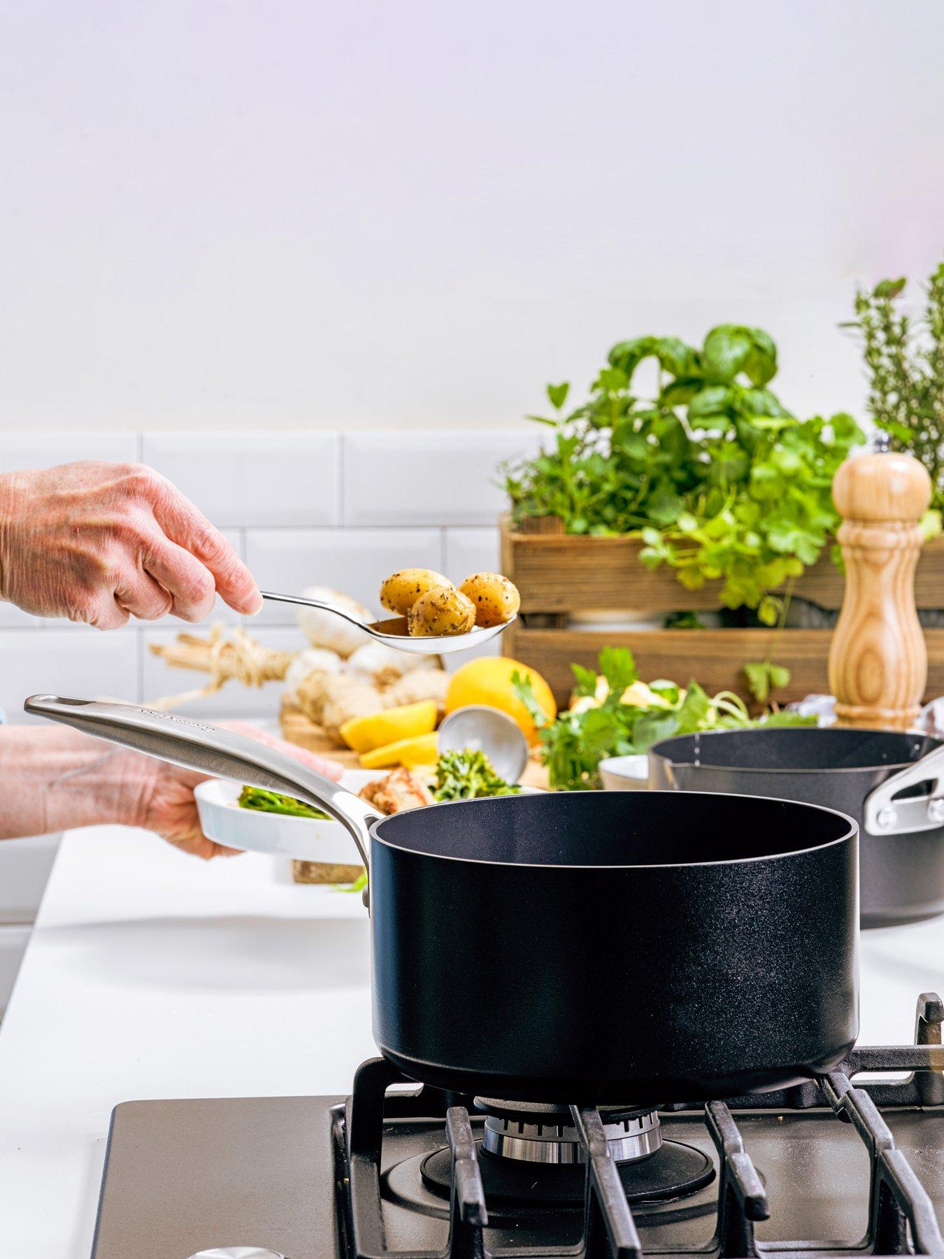 greenpan-copenhagen-3-piece-saucepan-setdetail