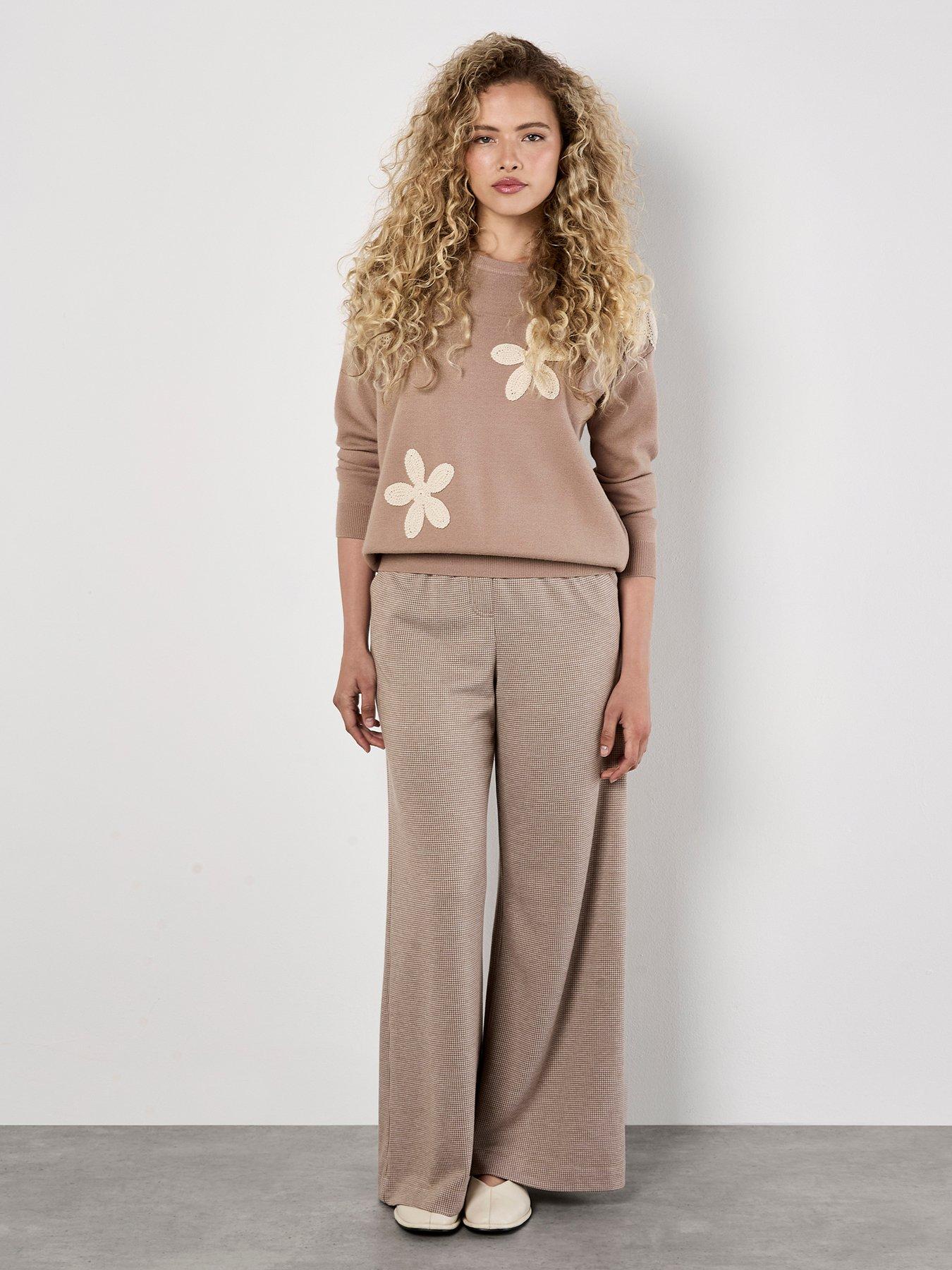apricot-crochet-large-daisies-jumper-creamback