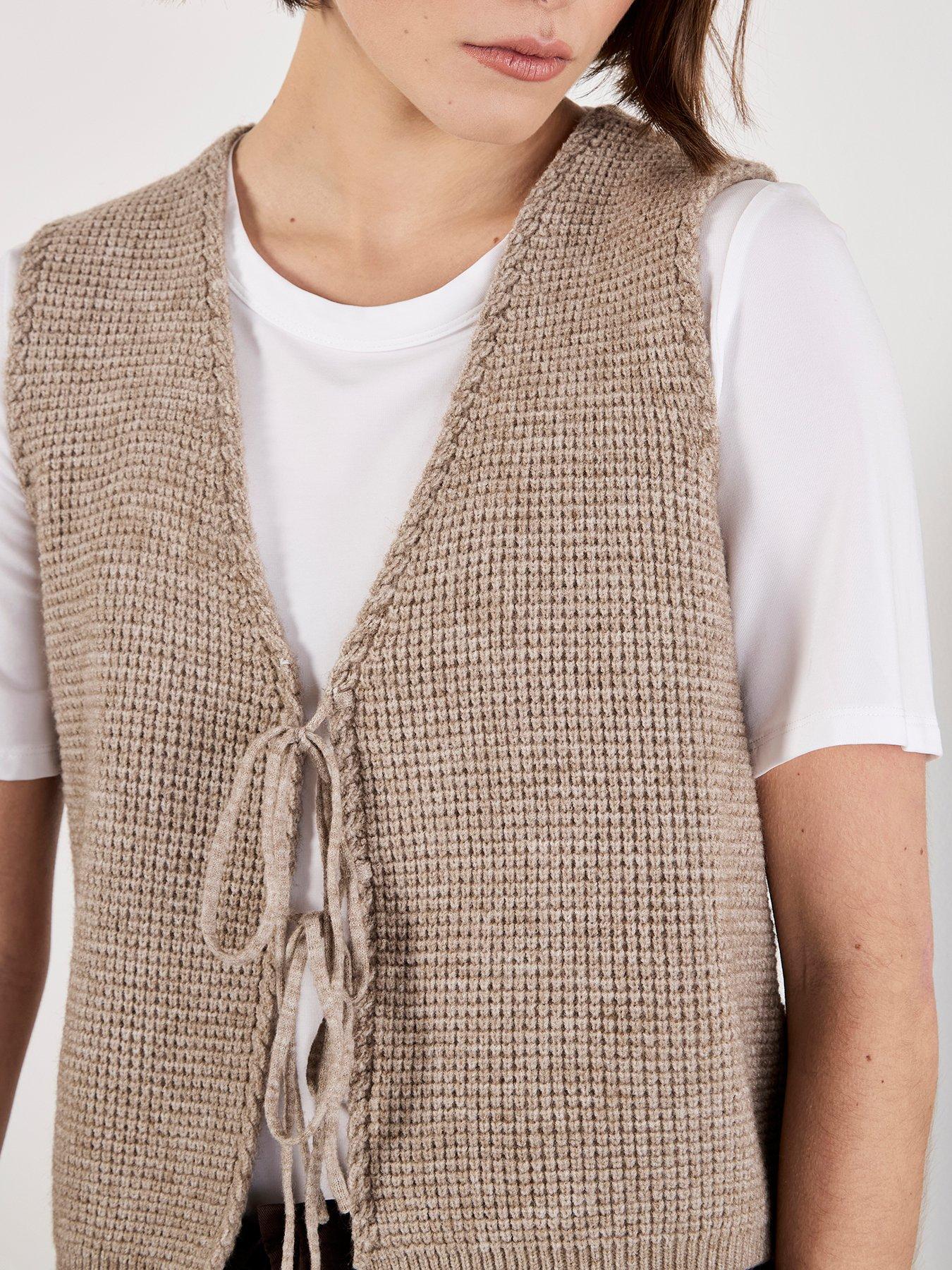 apricot-scallop-edge-waffle-knit-tie-topoutfit