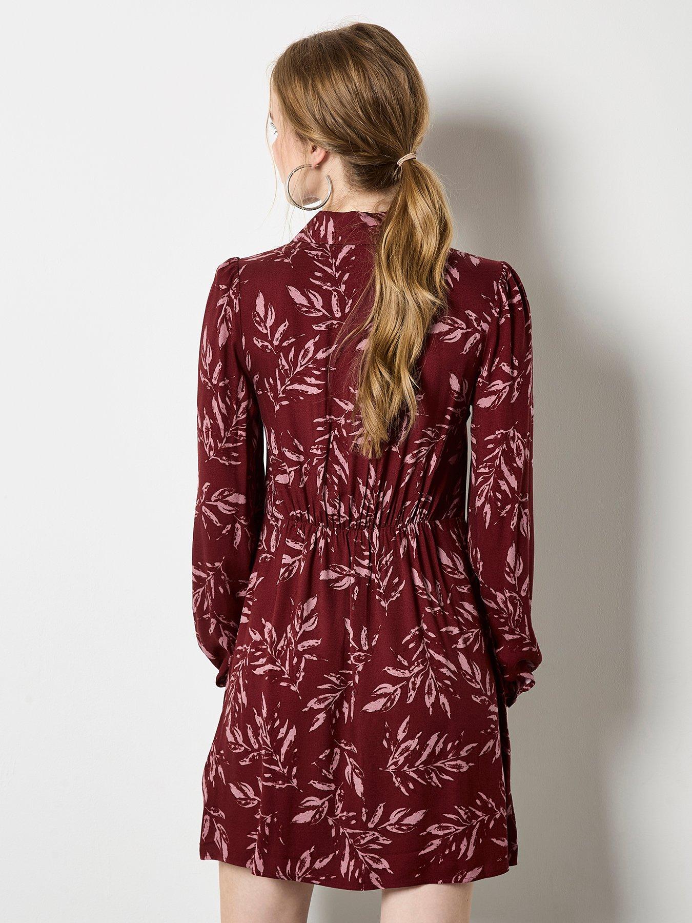 apricot-pressed-leaf-v-shape-dress-redstillFront