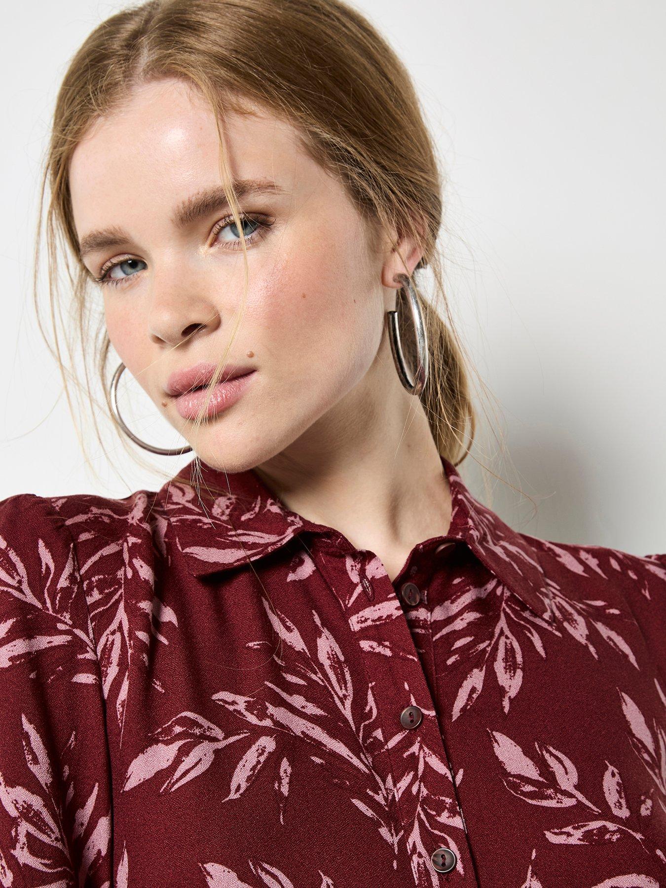 apricot-pressed-leaf-v-shape-dress-redoutfit