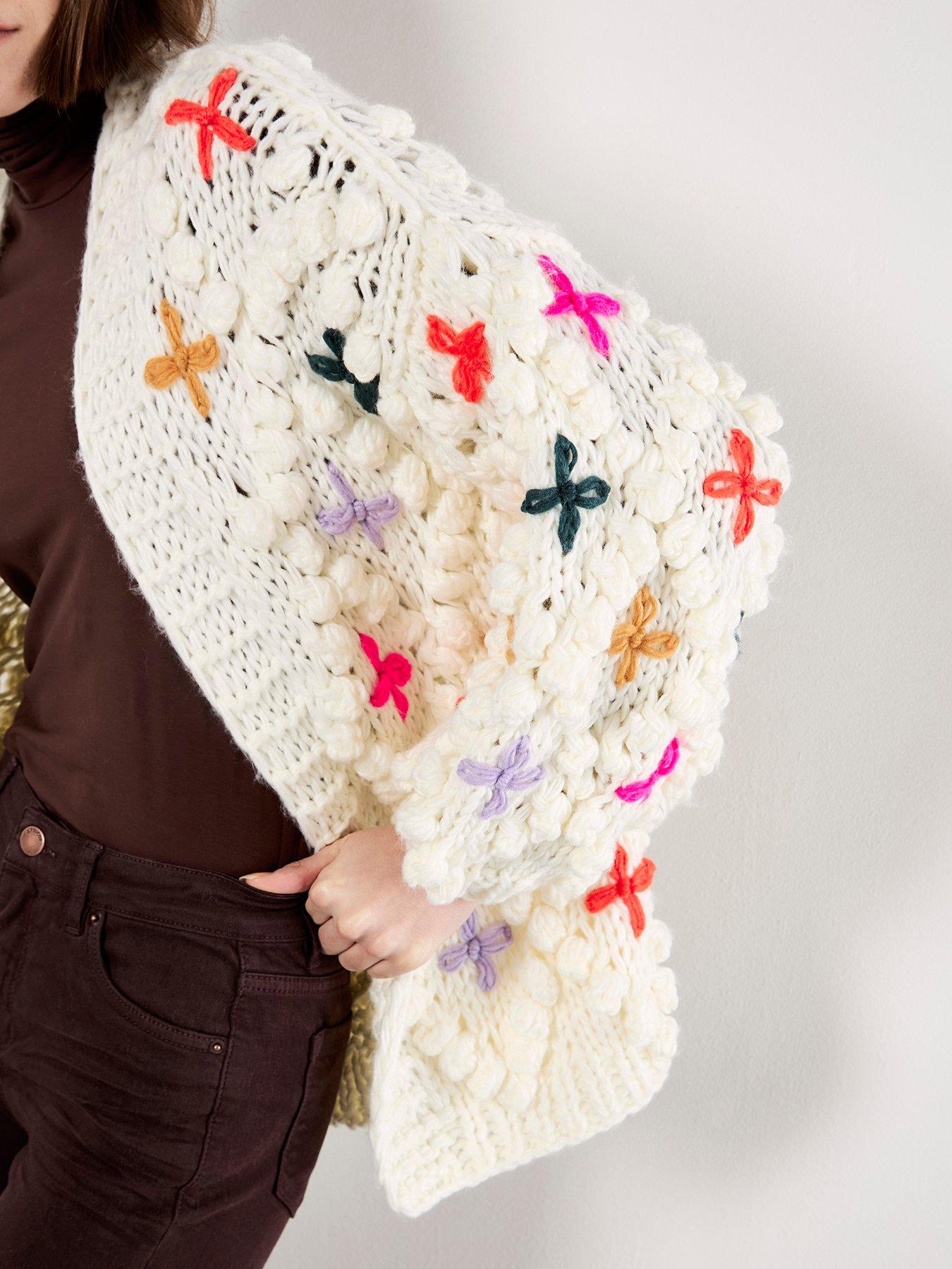 apricot-multicolour-flower-3d-knit-cardi-creamdetail