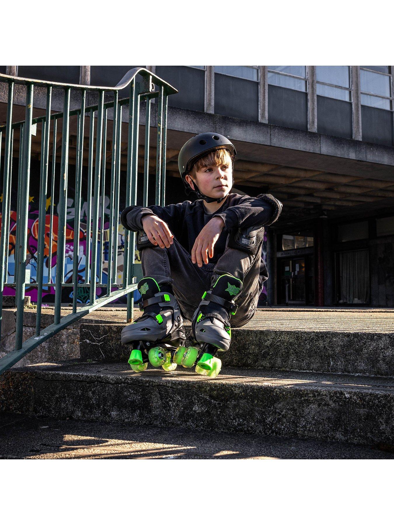 Image 2 of 7 of XOOTZ Kids Light Up Quad Skates - Green Medium