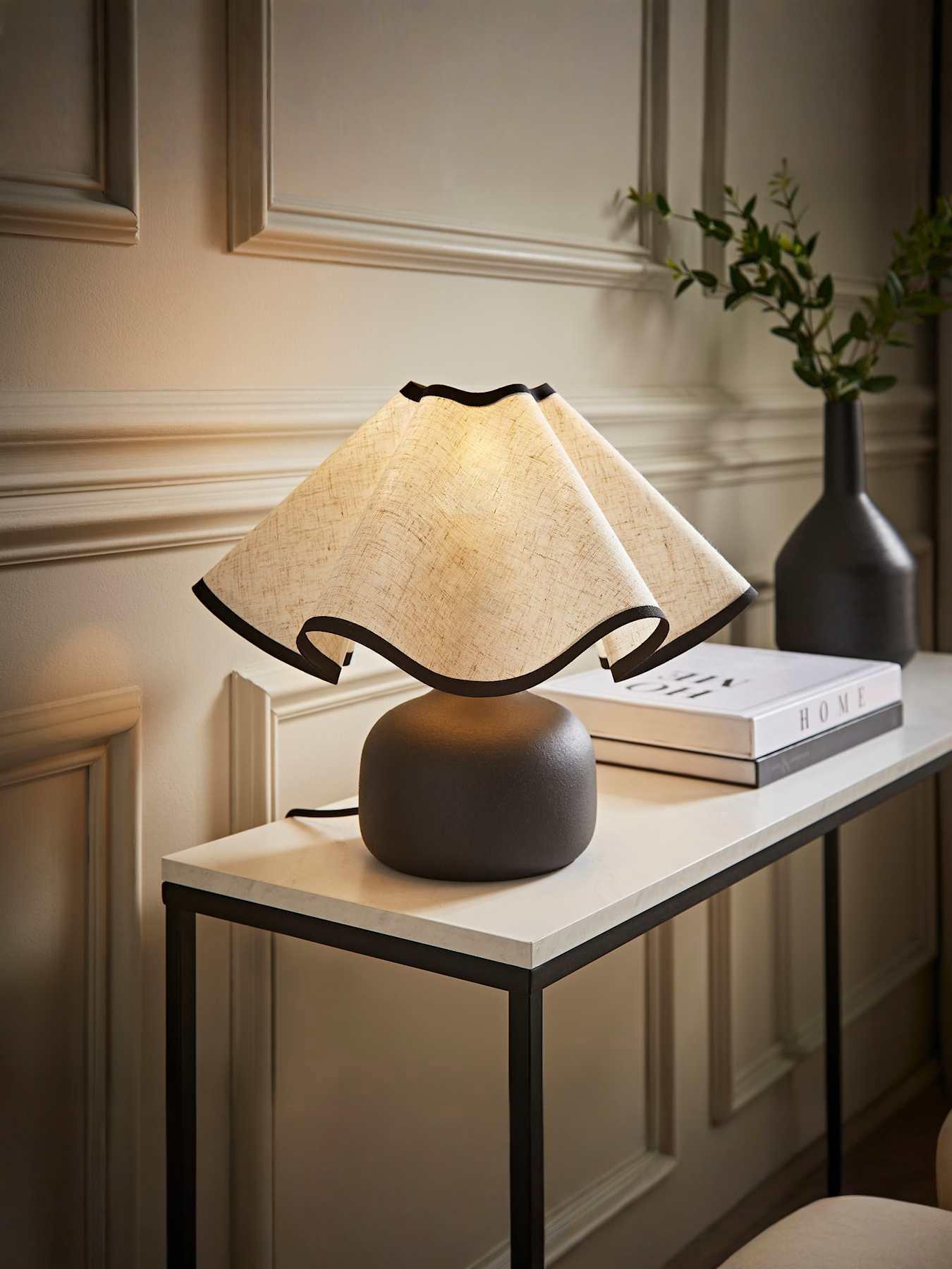 valuelights-emilia-black-ceramic-table-lamp-with-linen-wave-shade