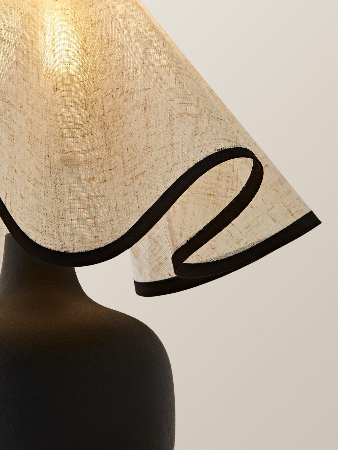 valuelights-emilia-black-ceramic-table-lamp-with-linen-wave-shadedetail
