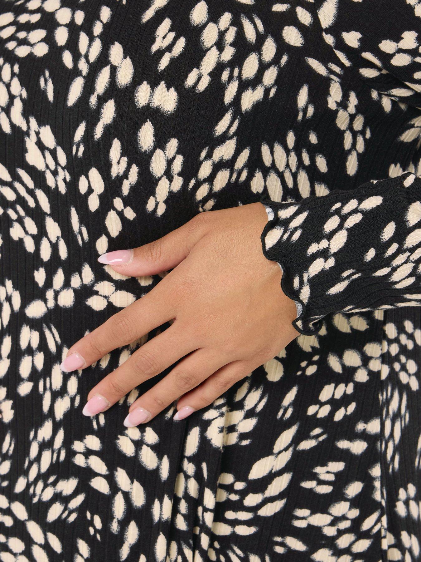 yours-curve-printed-ribbed-tunic-blackoutfit
