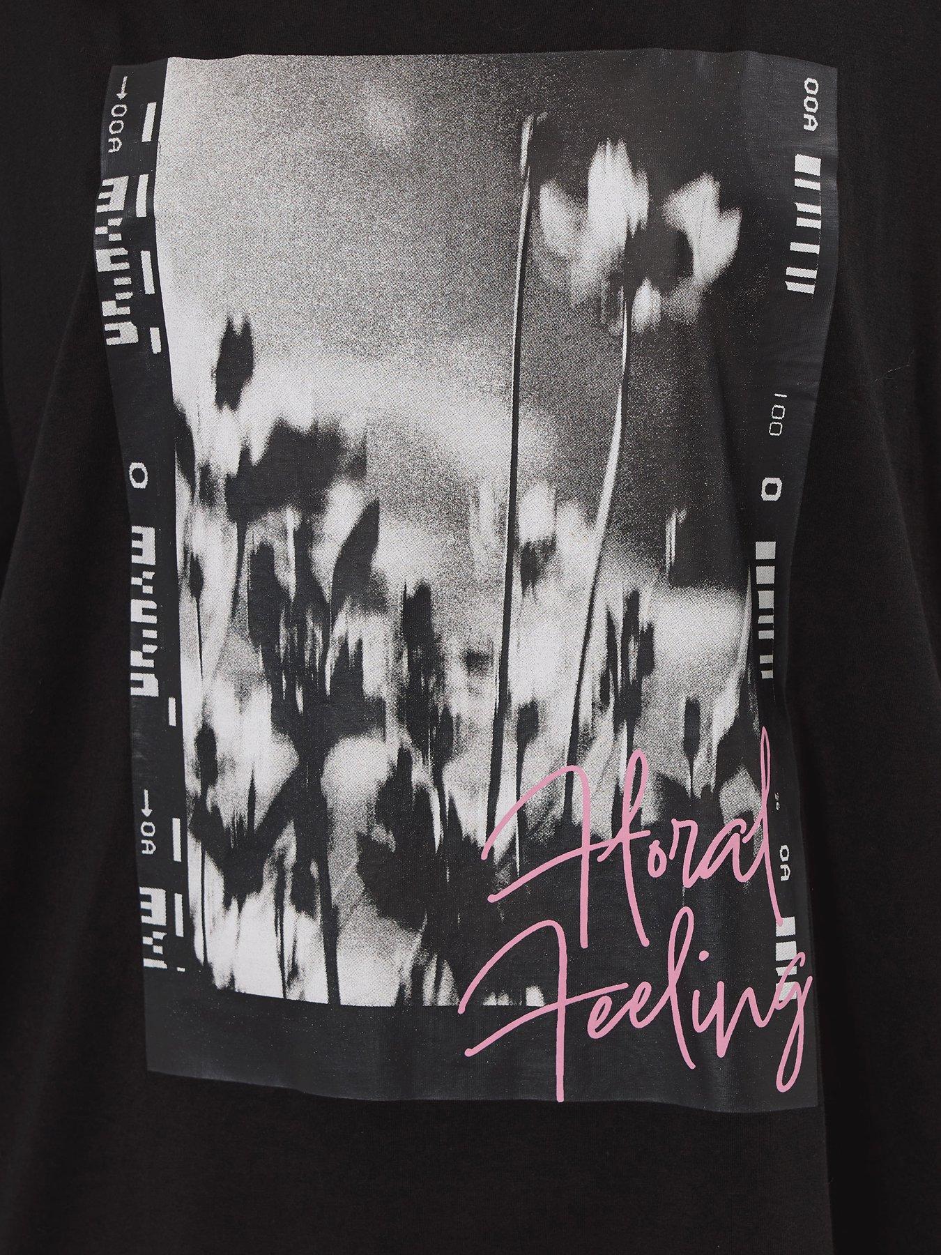 Image 4 of 4 of Yours Curve Oversized Boxy T-Shirt - Black
