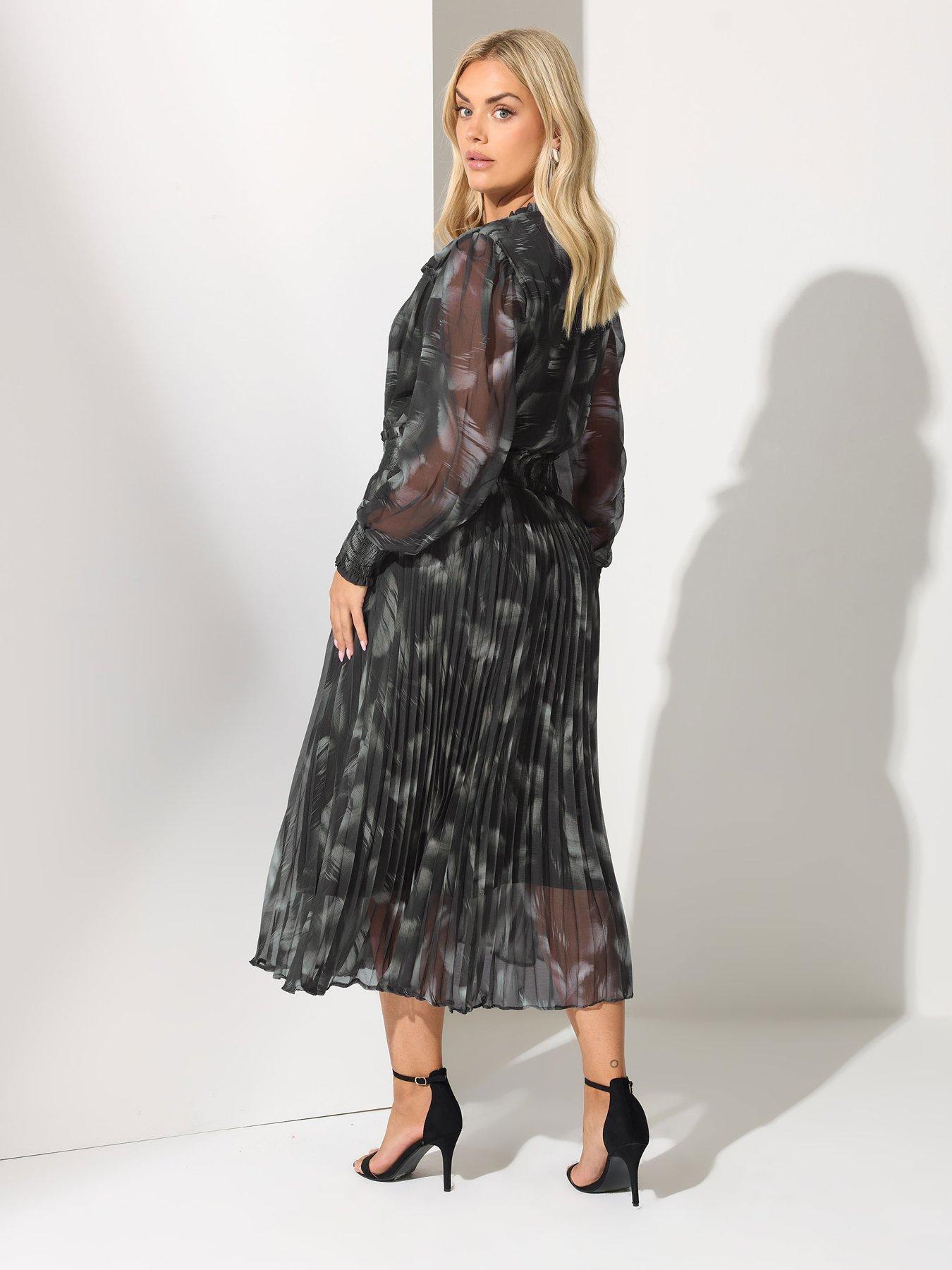 Image 2 of 4 of Yours Curve Pleated Shirt Dress - Black