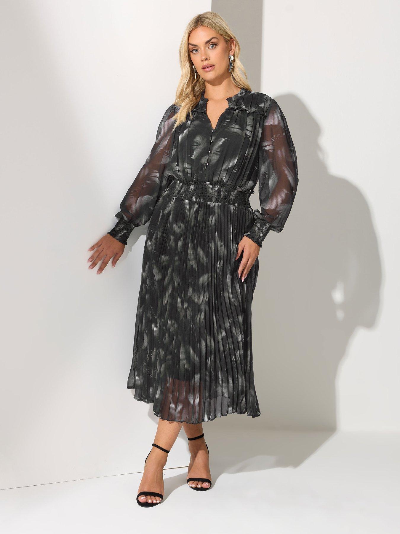 Image 3 of 4 of Yours Curve Pleated Shirt Dress - Black