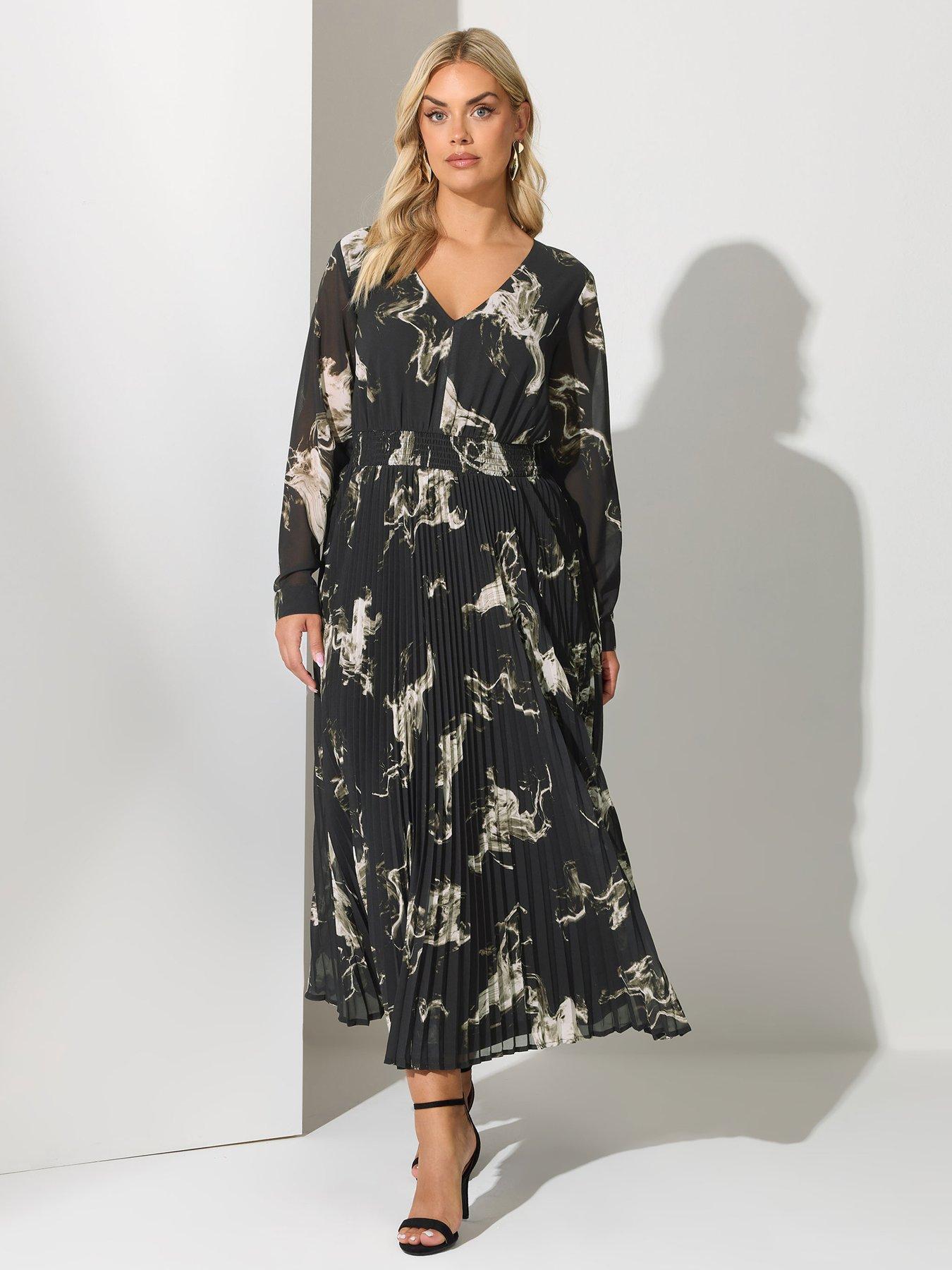 yours-curve-v-neck-pleated-dress-black