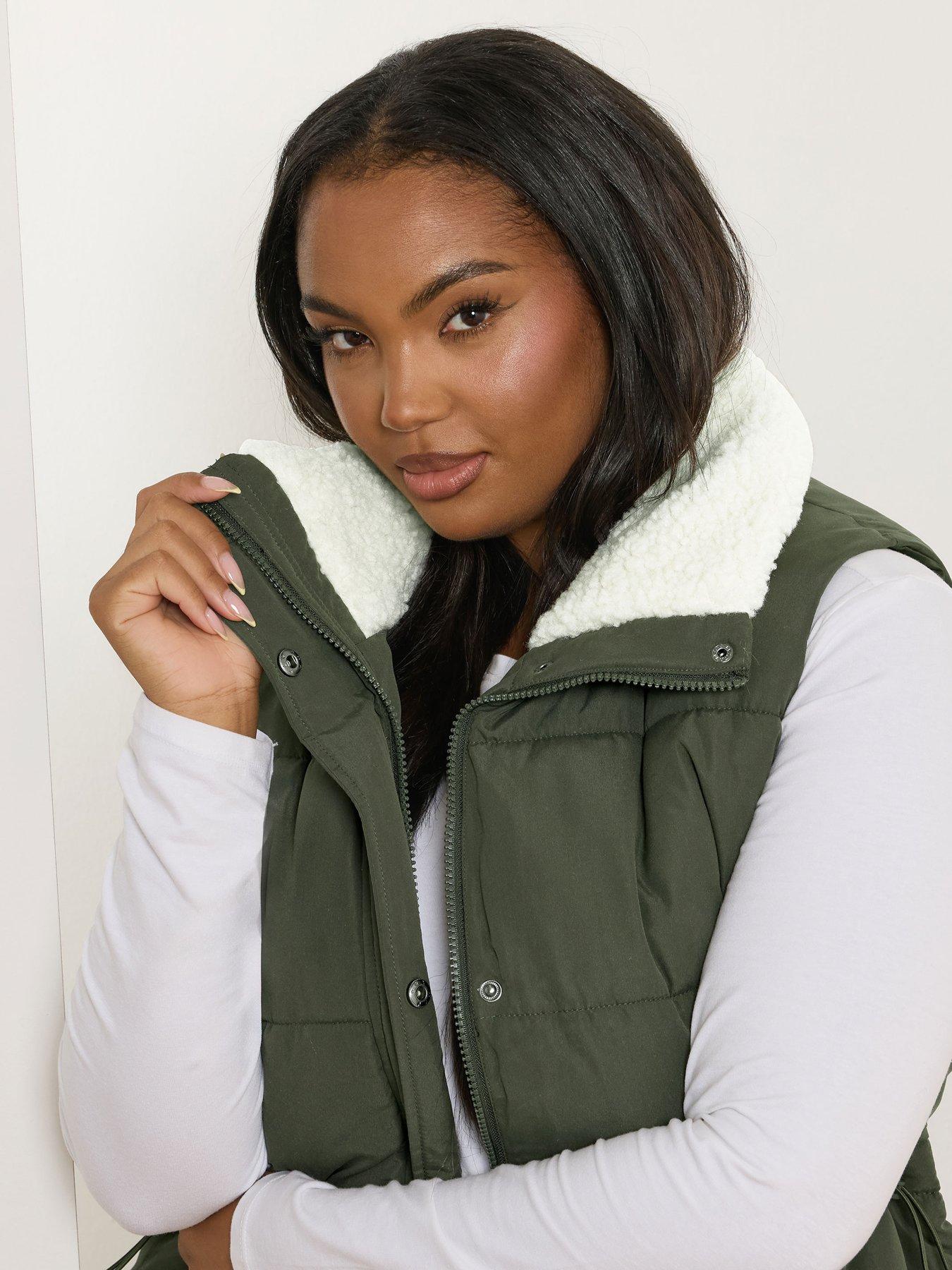 yours-curve-short-gilet-greenoutfit