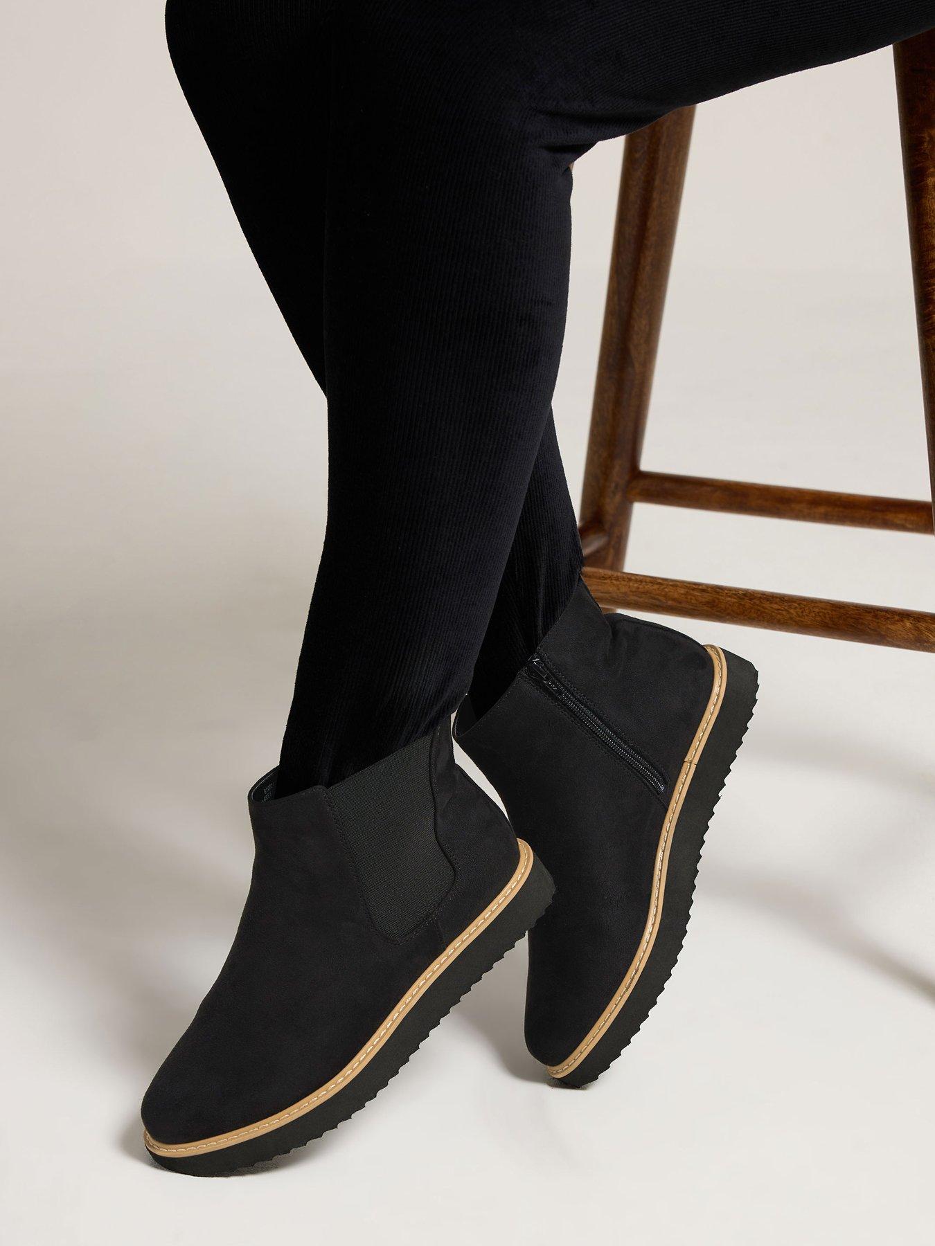 Image 4 of 4 of Yours Extra Wide Fit Chelsea Boot - Black