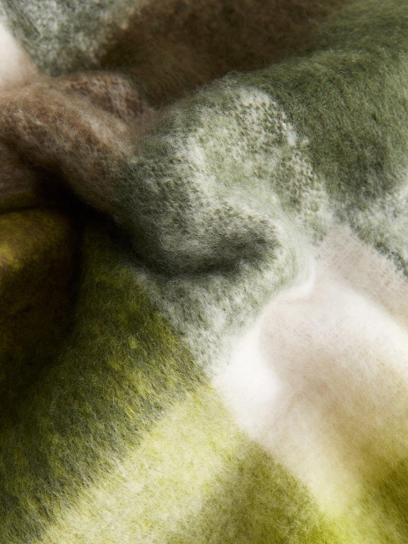 Image 3 of 3 of New Look Green Heavyweight Checked Scarf