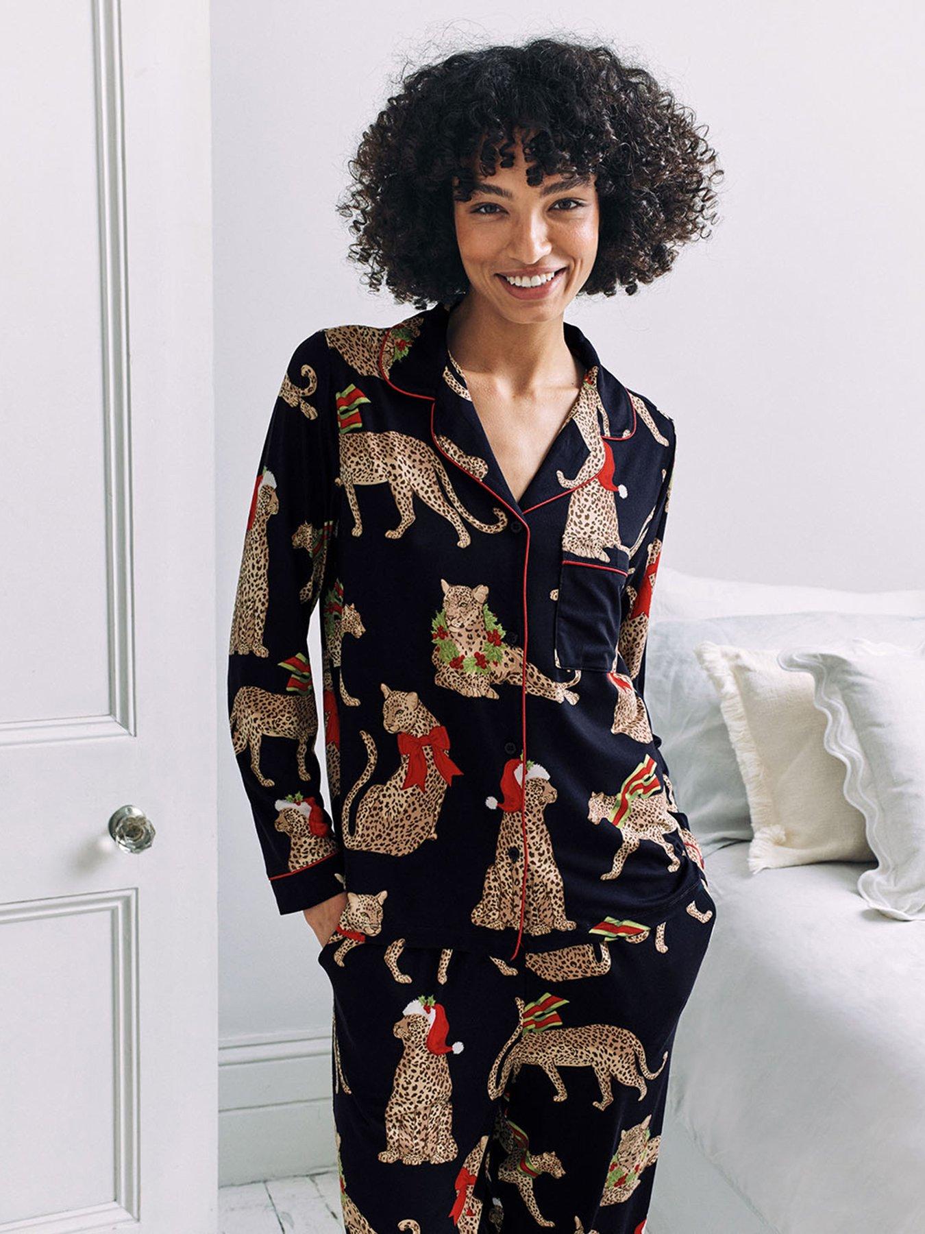 chelsea-peers-ladies-christmas-long-button-up-printed-pyjama-set-navystillFront