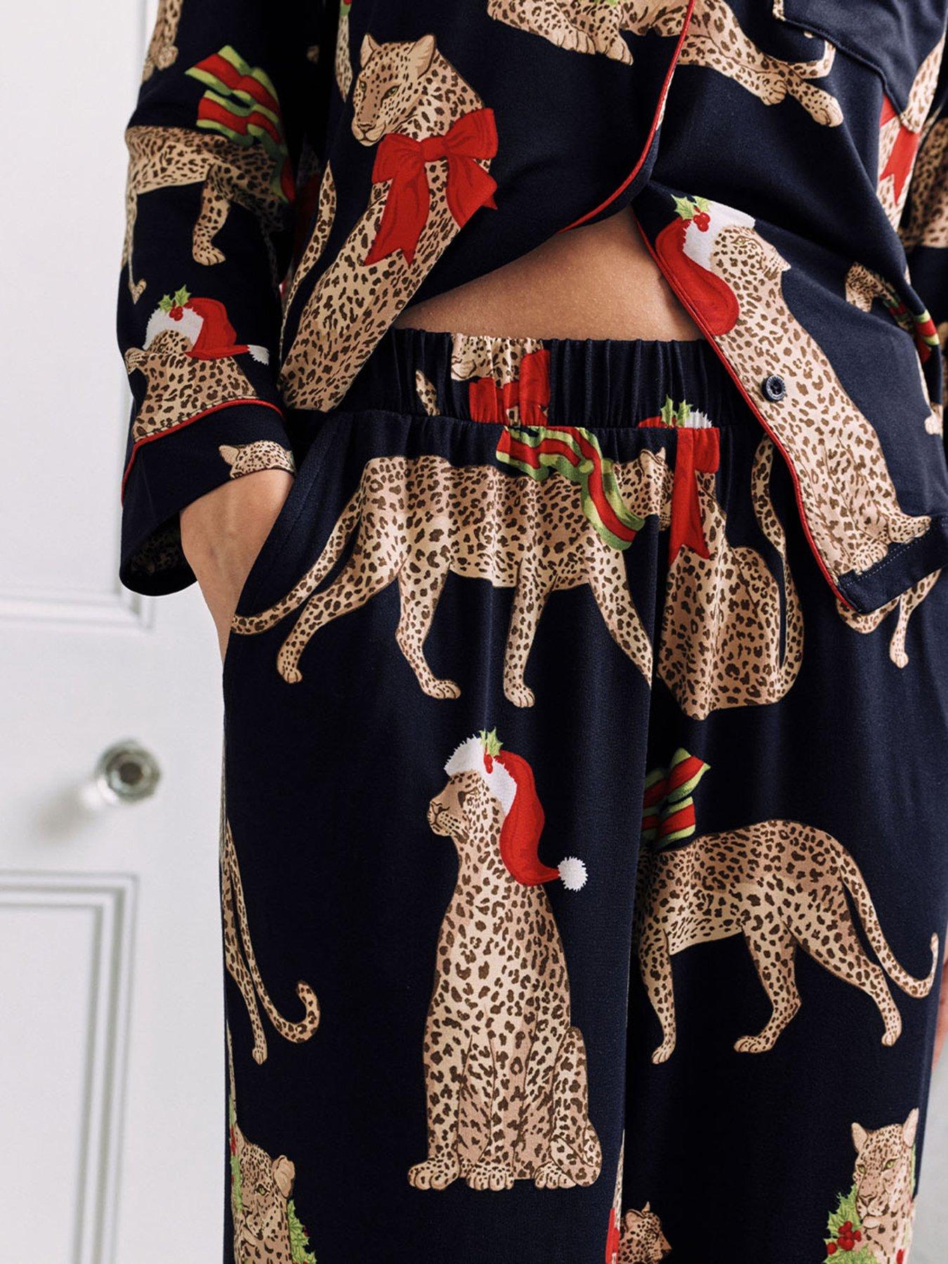 chelsea-peers-ladies-christmas-long-button-up-printed-pyjama-set-navyback