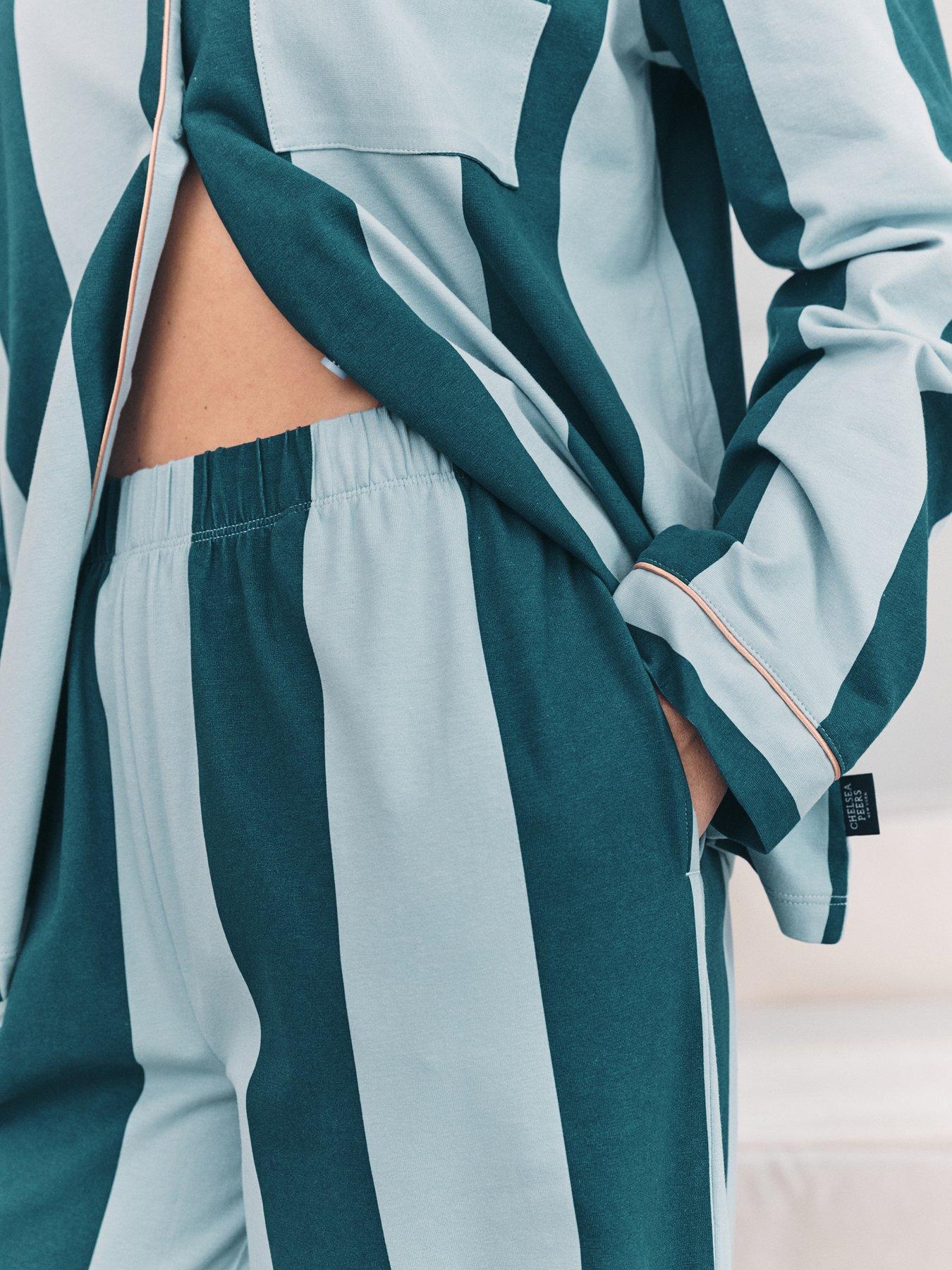 chelsea-peers-classic-long-button-up-pyjama-set-in-cotton-blueoutfit