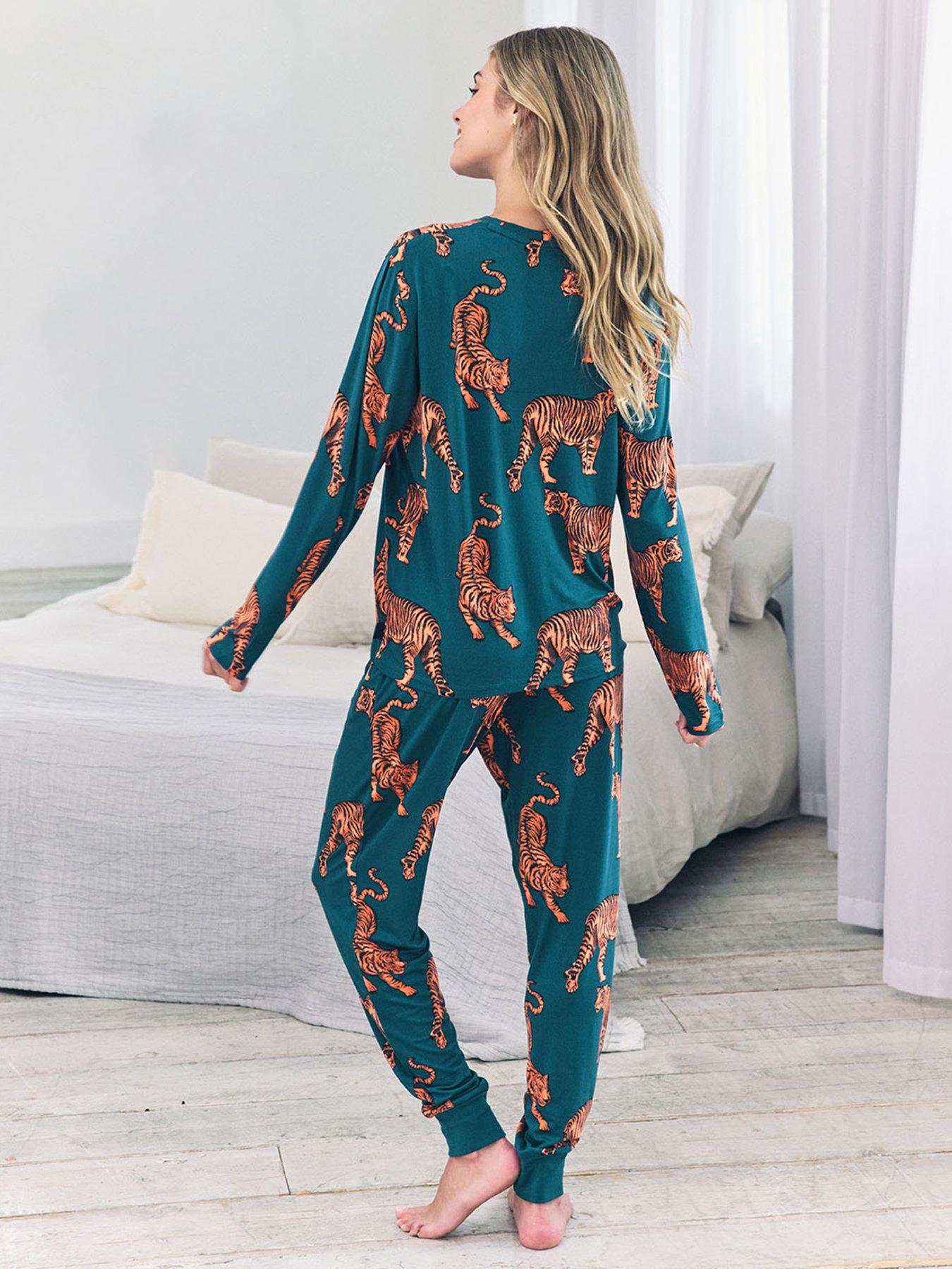 chelsea-peers-long-sleeve-crew-neck-set-with-tiger-print-in-polyester-tealoutfit